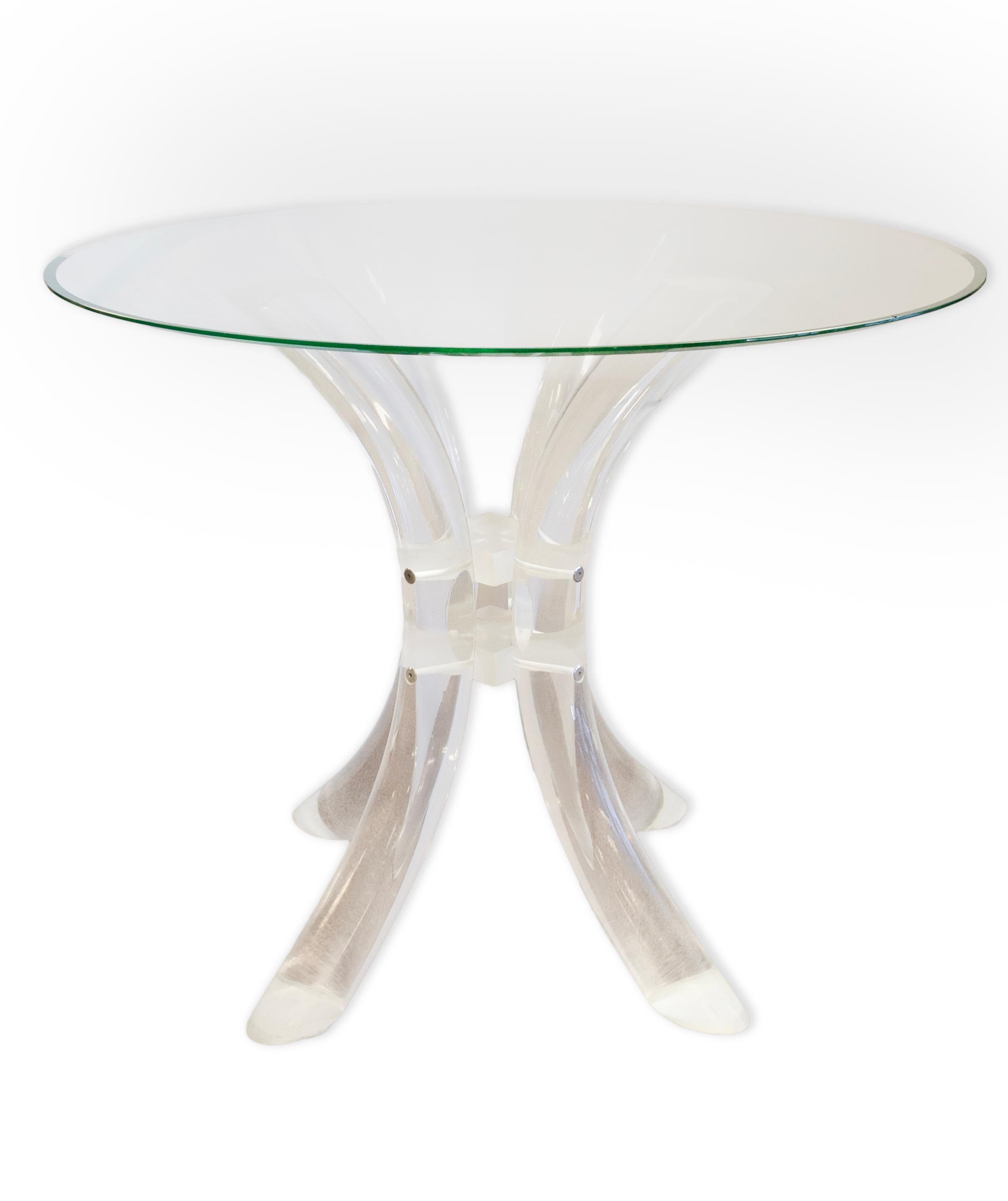 Table de dinette contemporaine moderne en verre et lucite de Charles Hollis Jones en vente 1