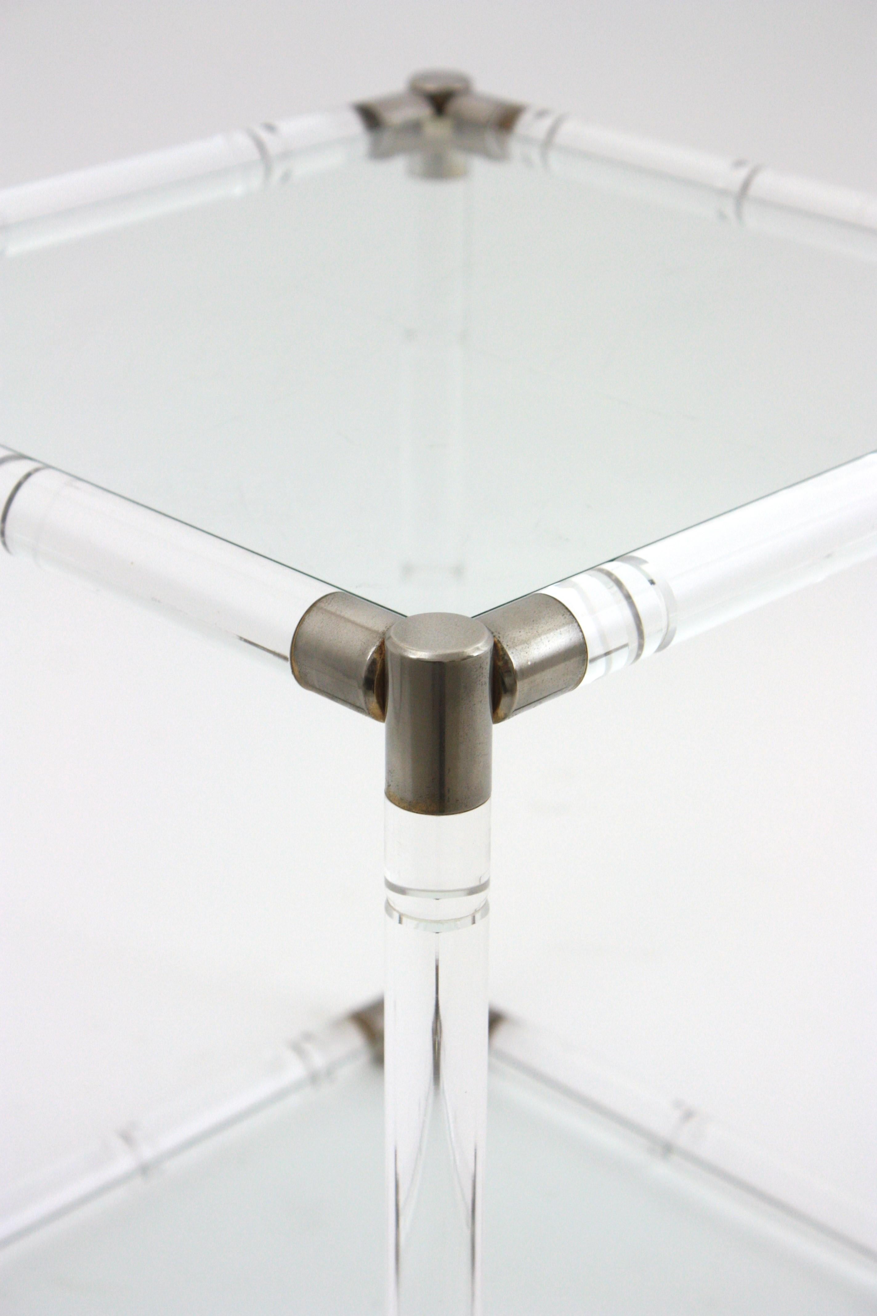Table d'appoint en lucite et verre de style Charles Hollis Jones en vente 3