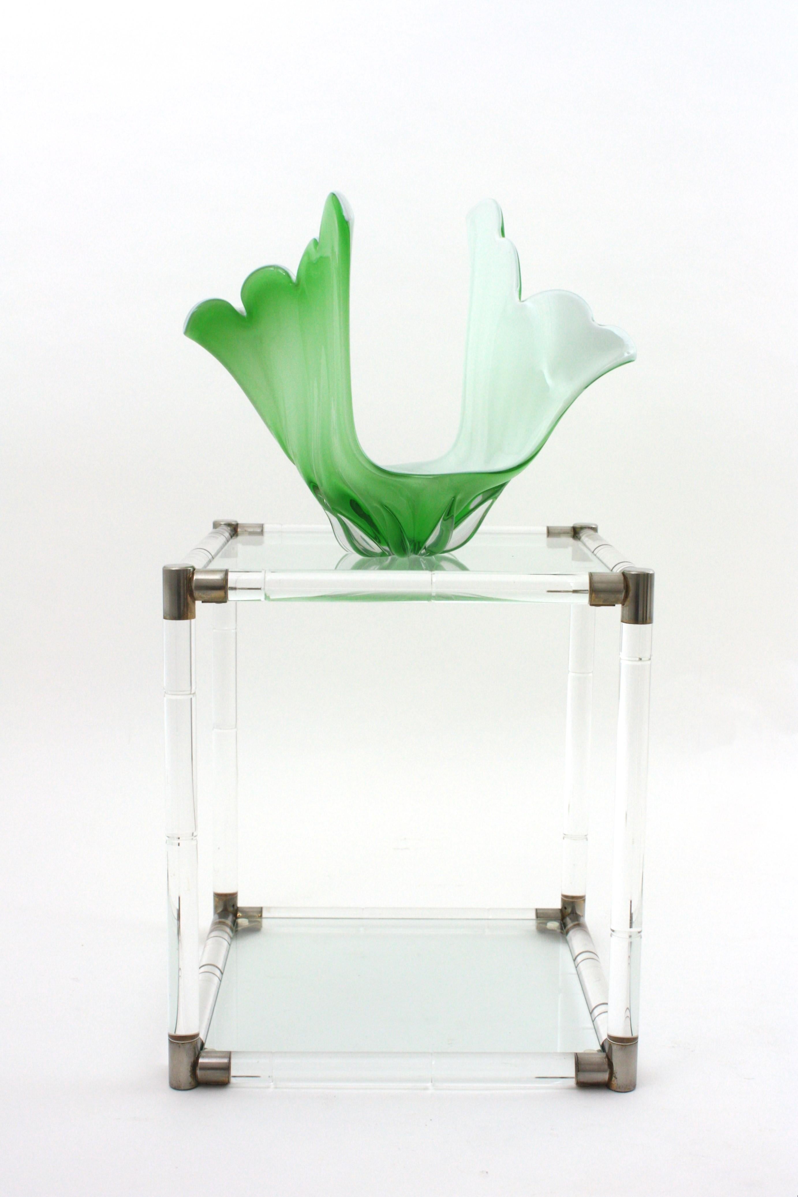Table d'appoint en lucite et verre de style Charles Hollis Jones en vente 9