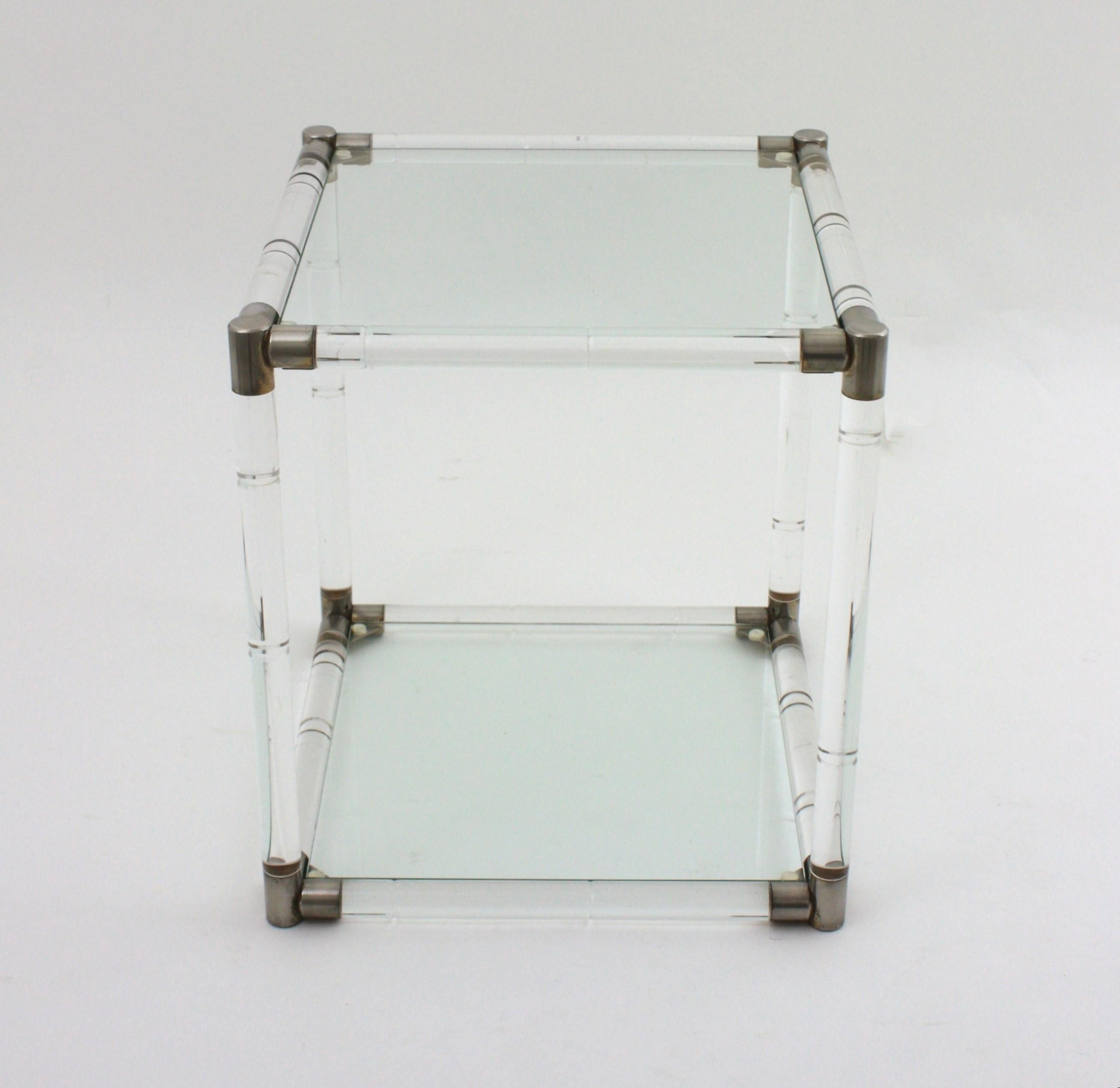 Mid-Century Modern Table d'appoint en lucite et verre de style Charles Hollis Jones en vente
