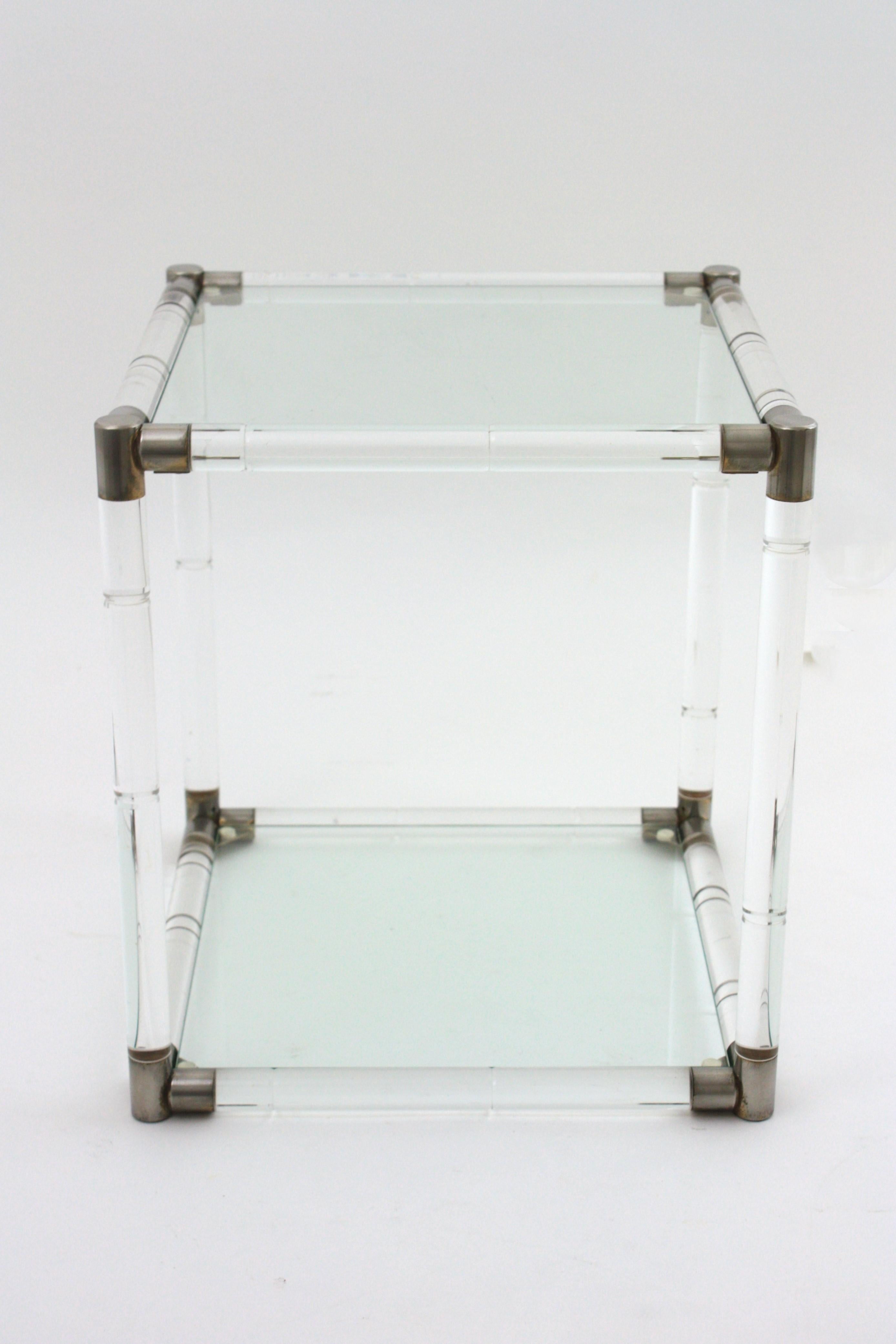 Table d'appoint en lucite et verre de style Charles Hollis Jones en vente 1