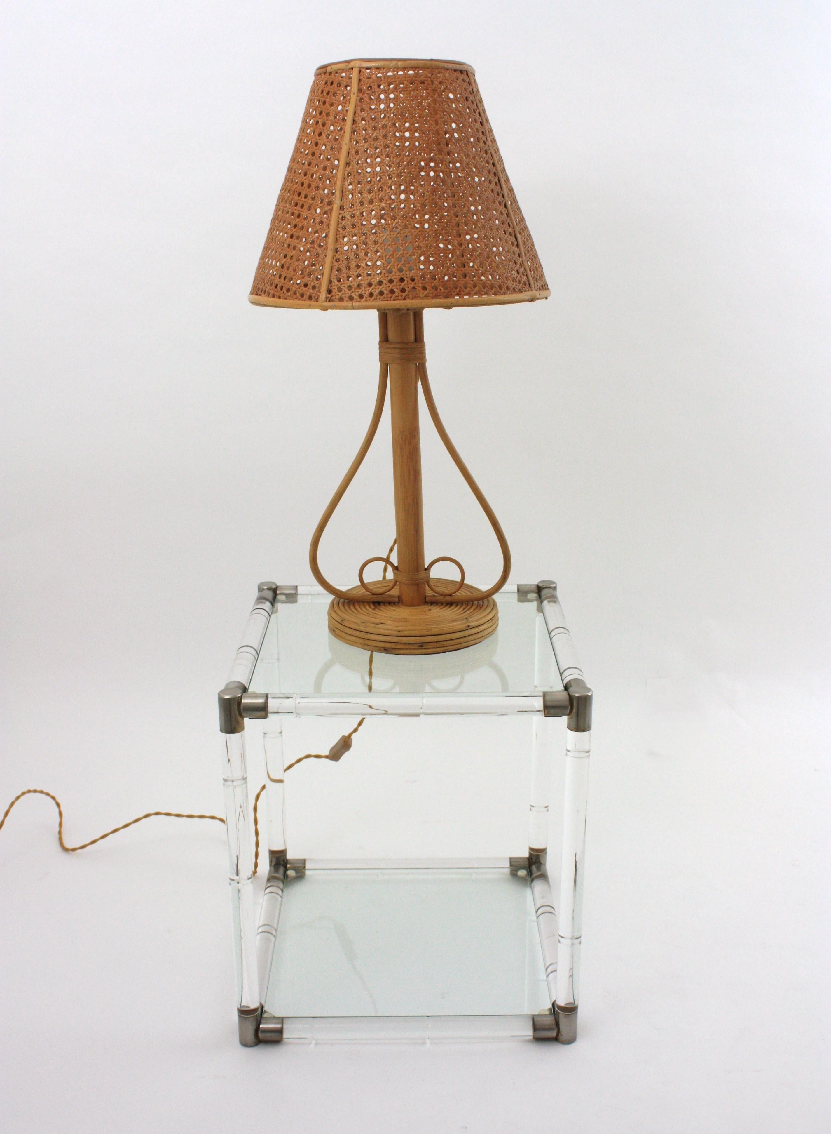 Table d'appoint en lucite et verre de style Charles Hollis Jones en vente 2