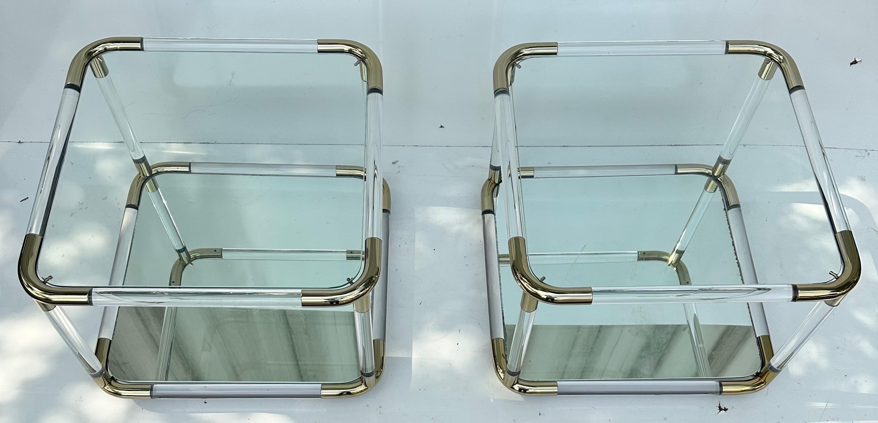 Charles Hollis Jones  Paire de tables d'appoint en lucite et laiton en vente 2