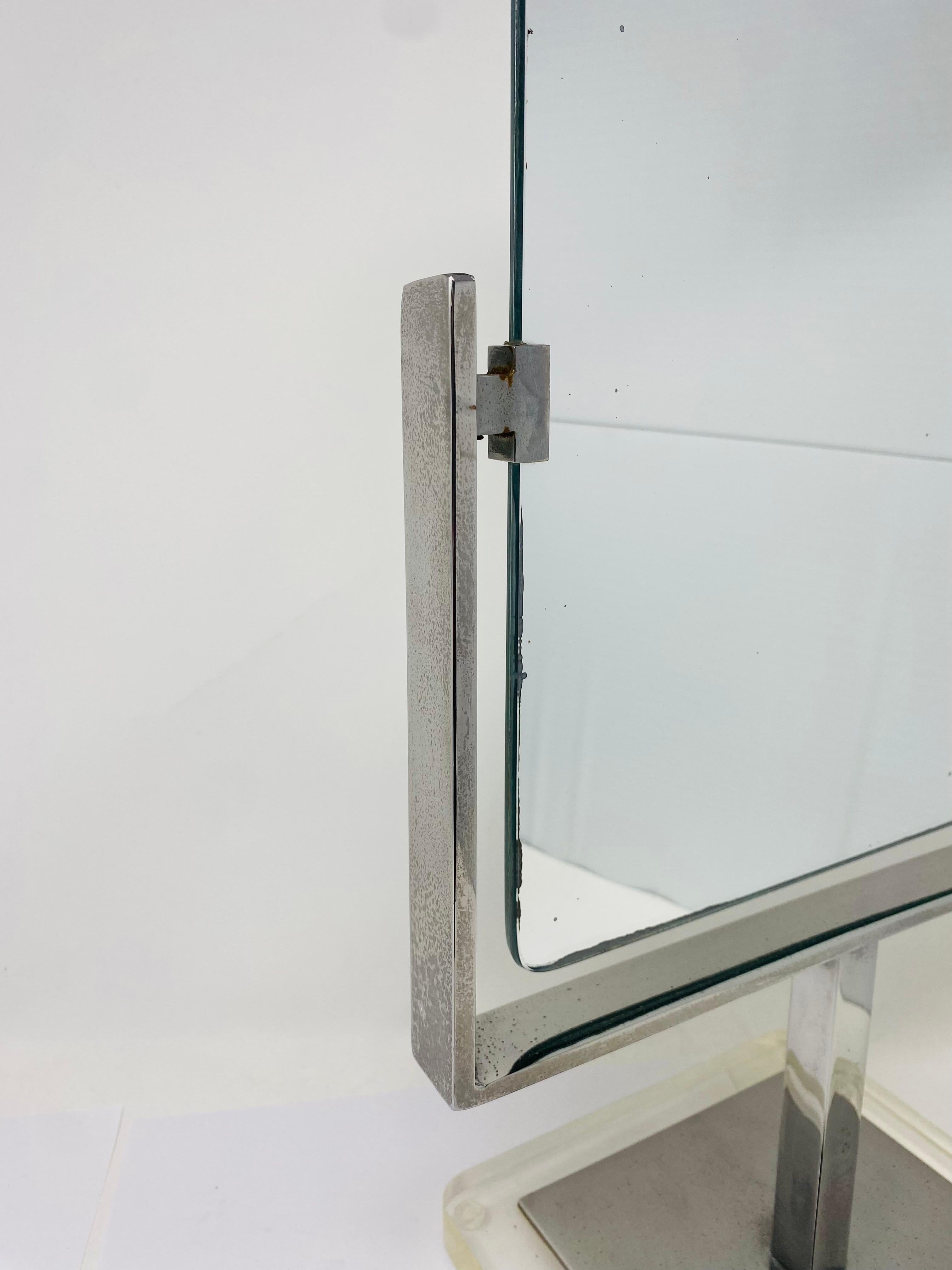 Miroir de coiffeuse Charles Hollis Jones en laiton brossé et Lucite Bon état - En vente à San Diego, CA