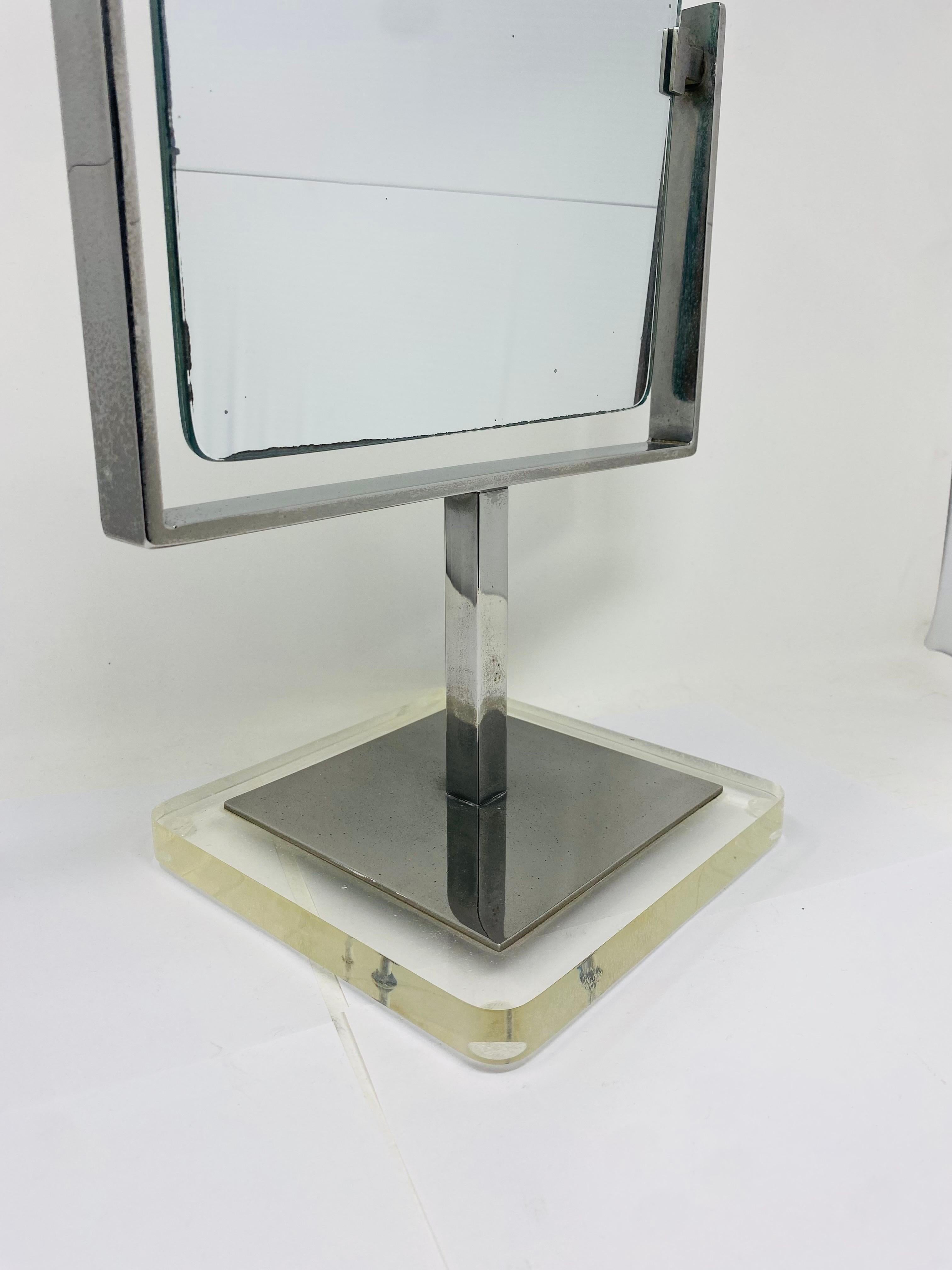 Miroir de coiffeuse Charles Hollis Jones en laiton brossé et Lucite en vente 1