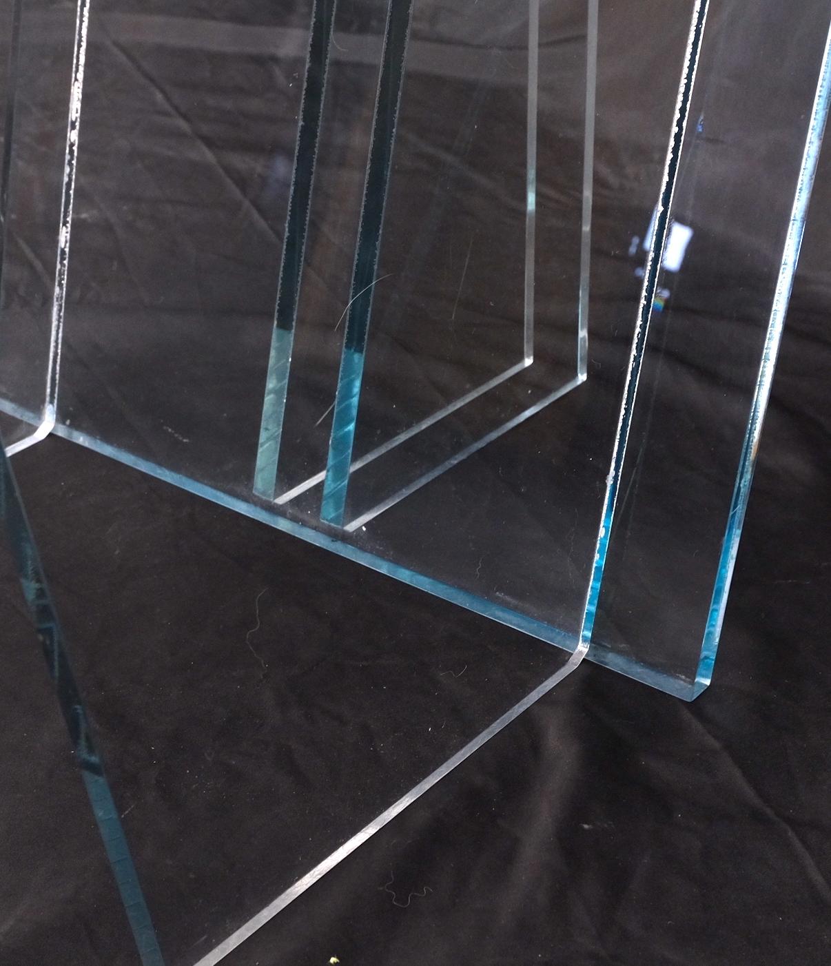 Américain Chaise de salle à manger « Wisteria » en lucite présentée par Charles Hollis Jones, 1968 en vente