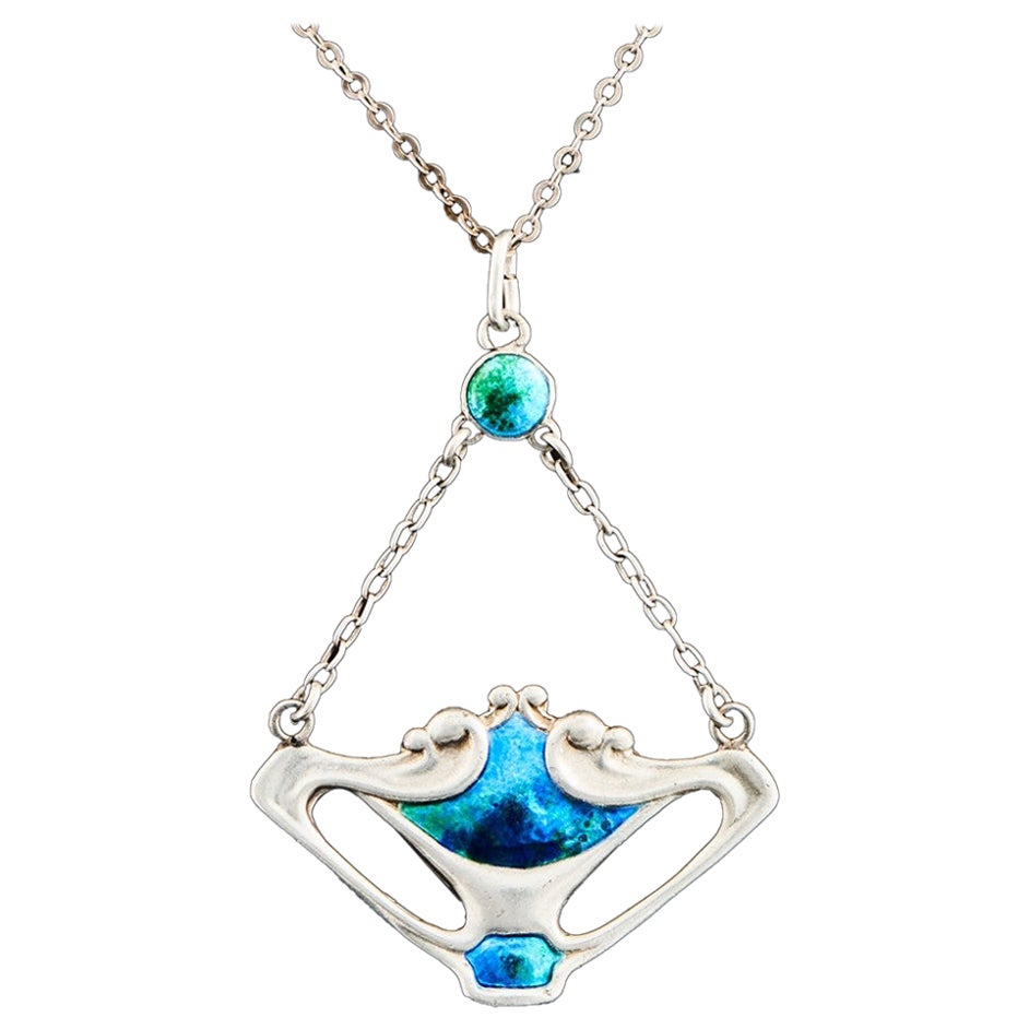 Pendentif en argent de Charles Horner  Avec châssis émaillé 1909