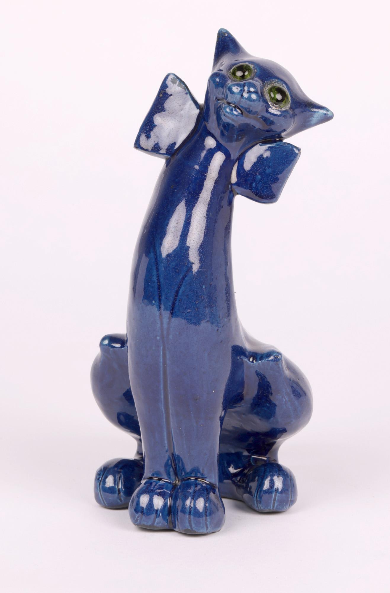Vernissé Figure de chat souriant en poterie Grotesque de Charles Hubert Brannam en vente