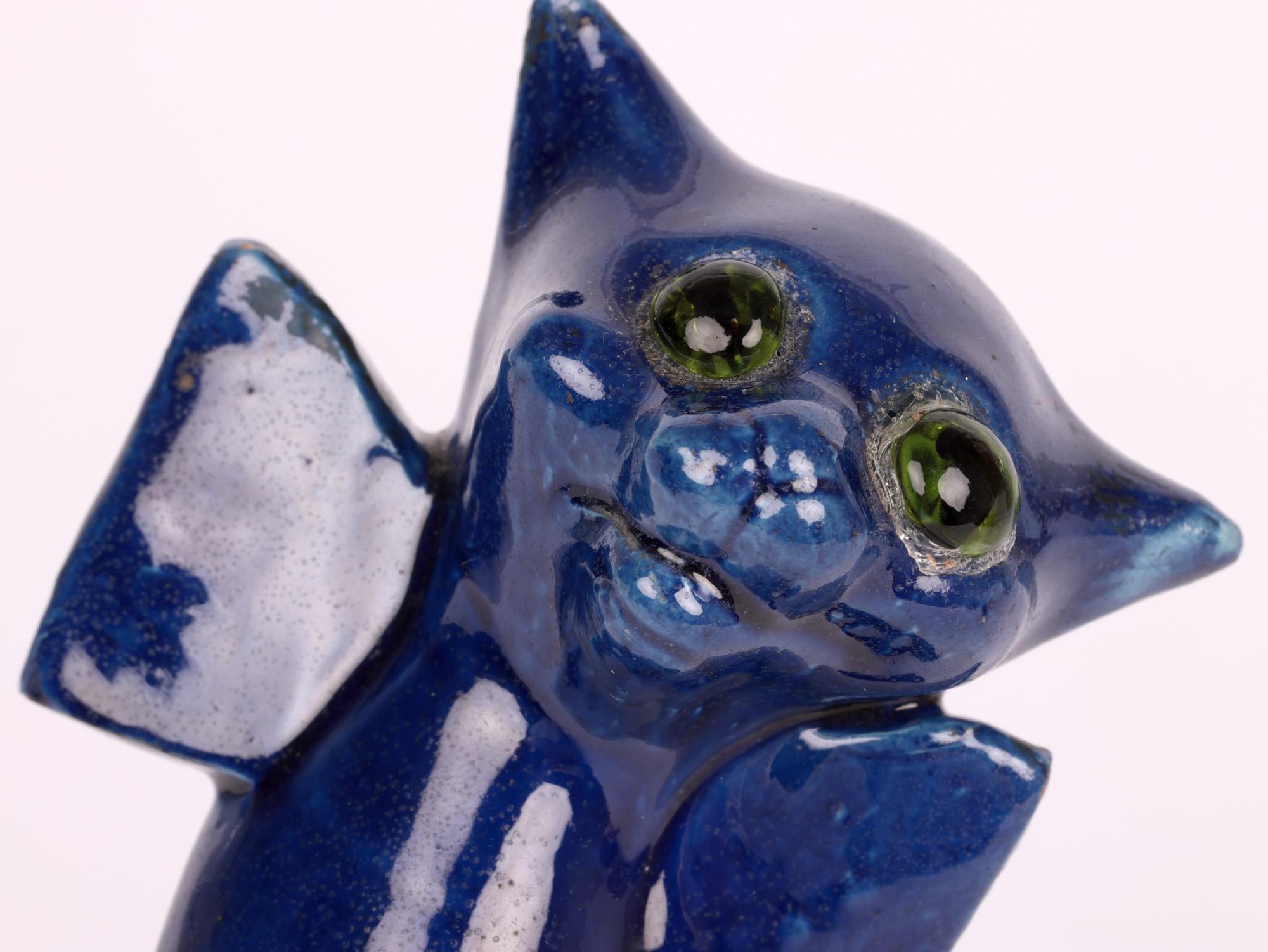 Inizio XX secolo Charles Brannam Figura di gatto sorridente in ceramica grottesca in vendita