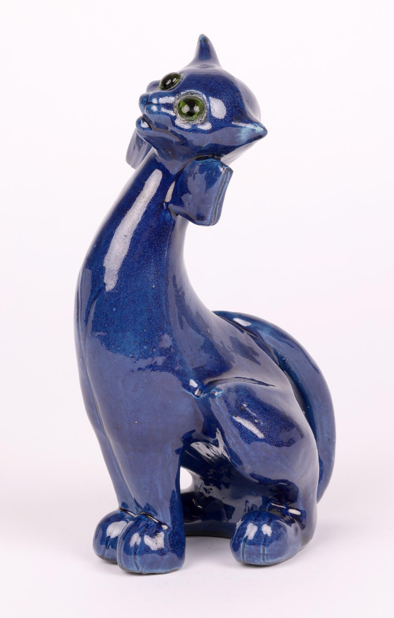 Terracotta Charles Brannam Figura di gatto sorridente in ceramica grottesca in vendita