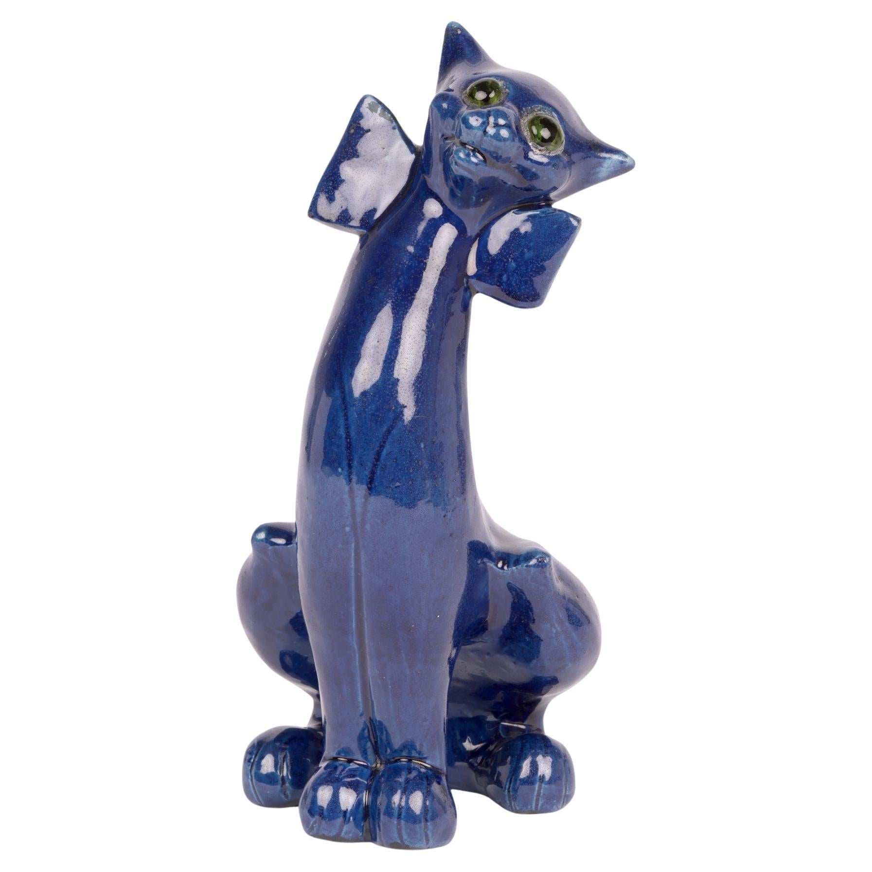 Charles Hubert Brannam Grotesque Töpferwaren-Figur einer glänzenden Katze