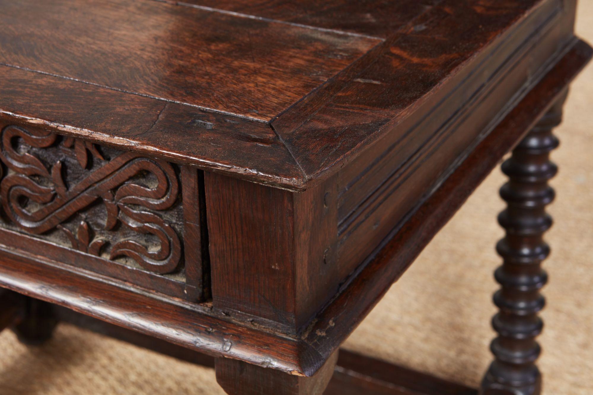 Table d'appoint en Oak d'époque Charles I+I en vente 5