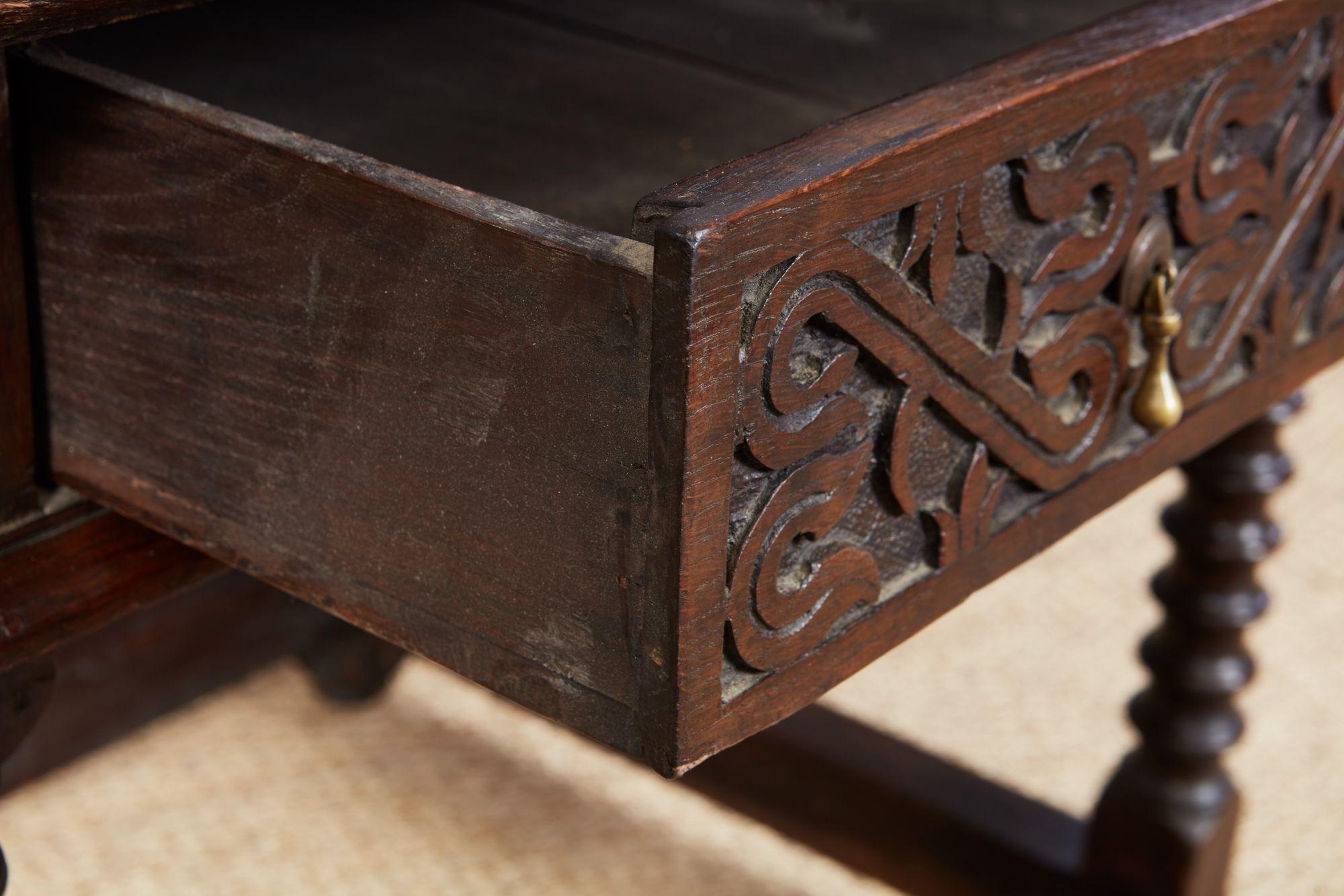 Table d'appoint en Oak d'époque Charles I+I en vente 7