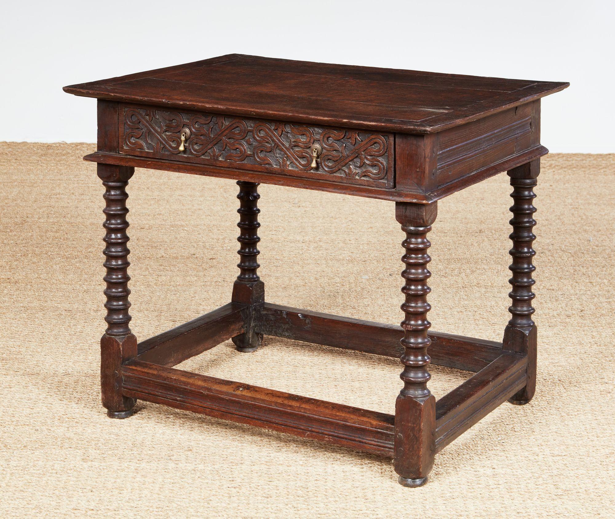 Milieu du XVIIe siècle Table d'appoint en Oak d'époque Charles I+I en vente