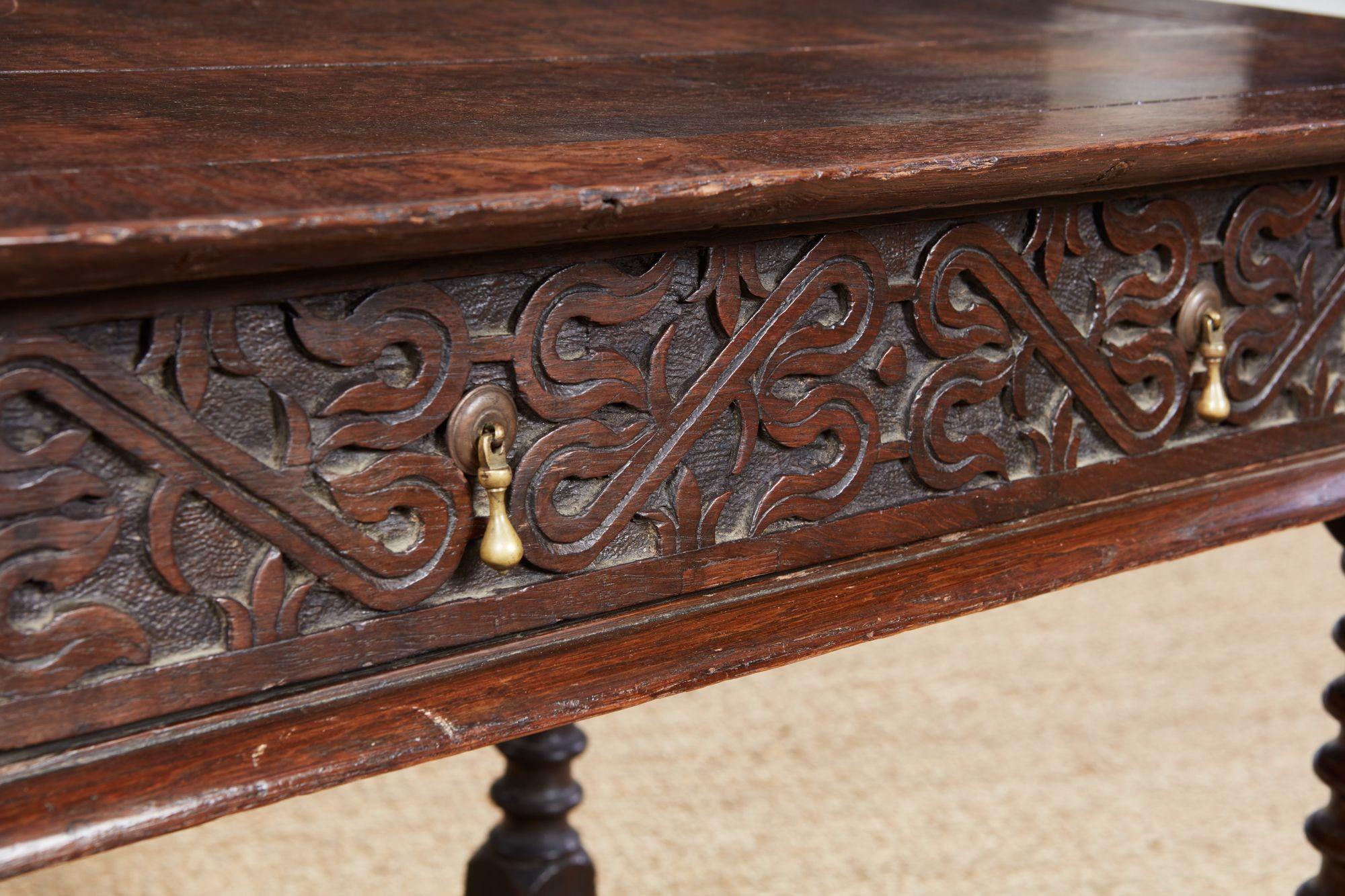 Table d'appoint en Oak d'époque Charles I+I en vente 1