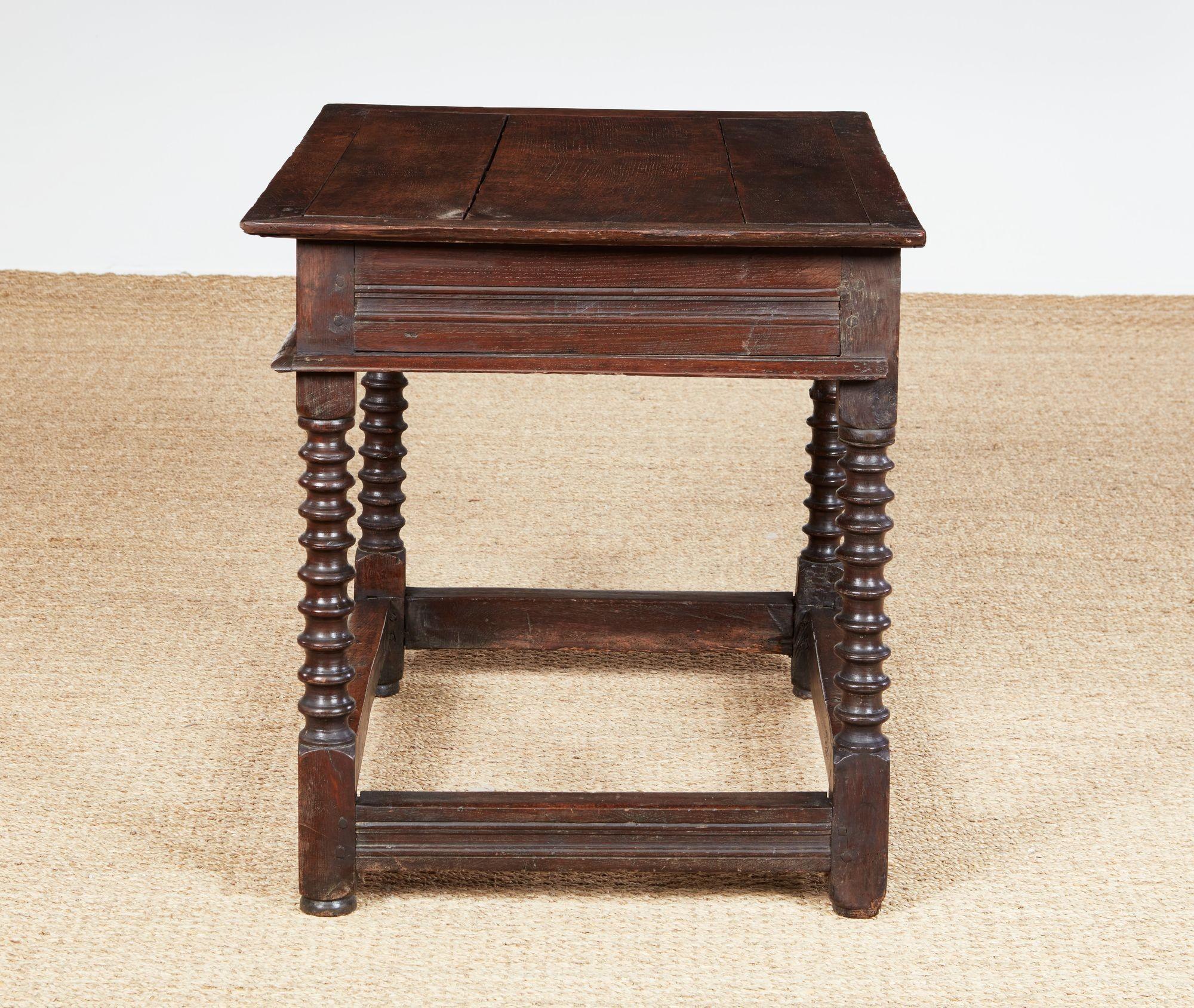 Table d'appoint en Oak d'époque Charles I+I en vente 2