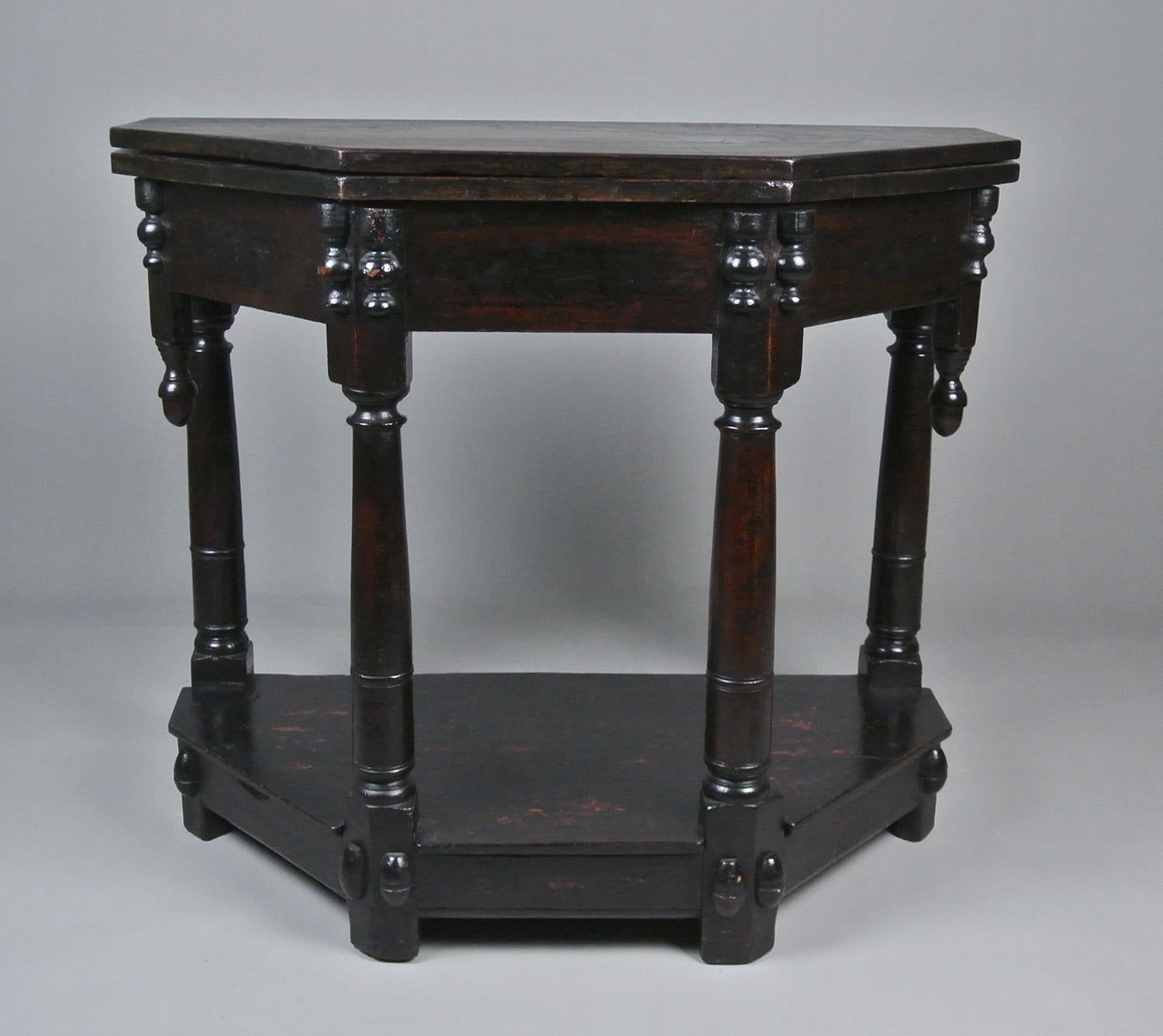 Charles I Walnut Credence Table c. 1630 In Good Condition In Heathfield, GB