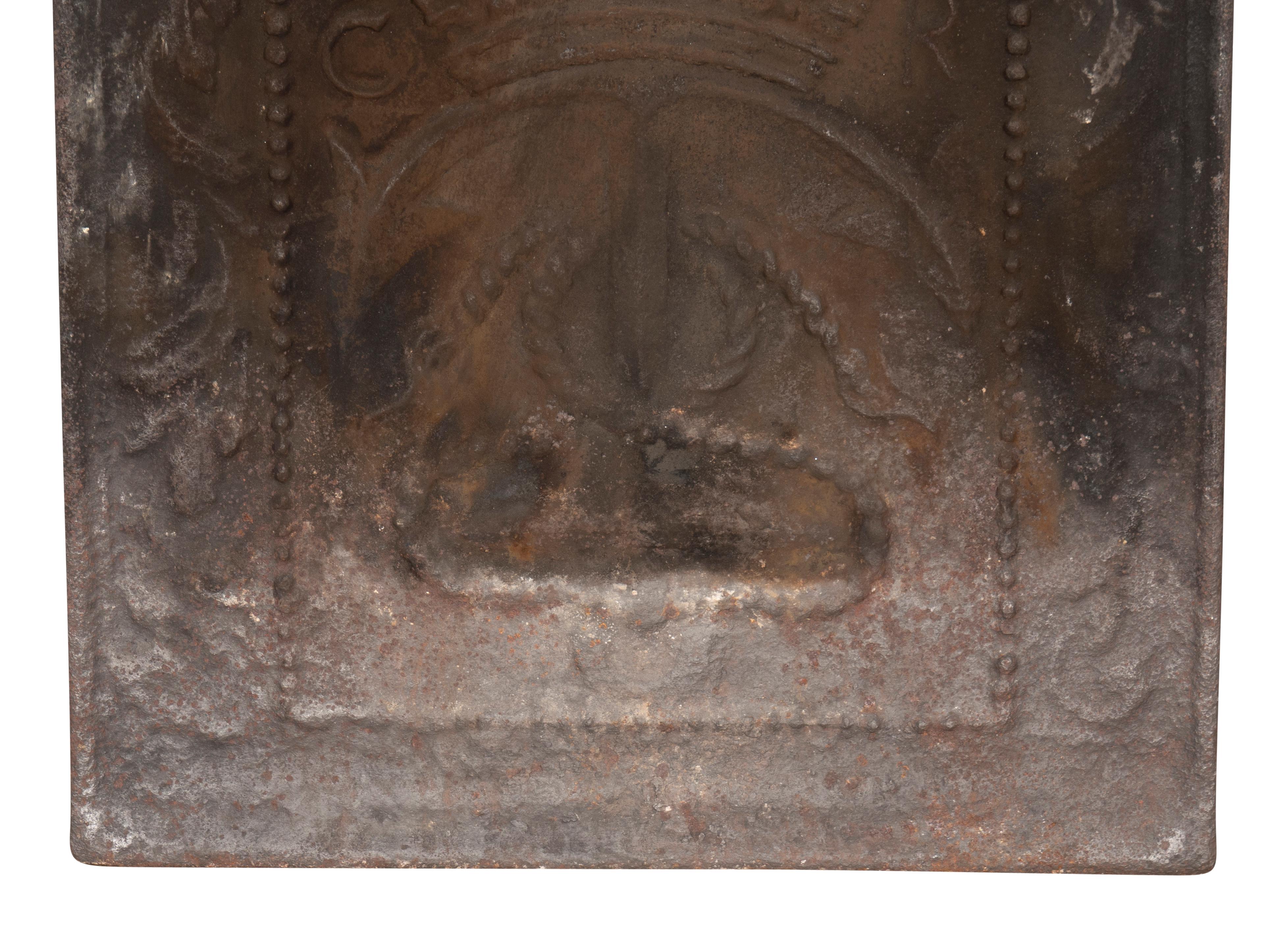 Anglais Plaque de cheminée en fonte Charles II en vente