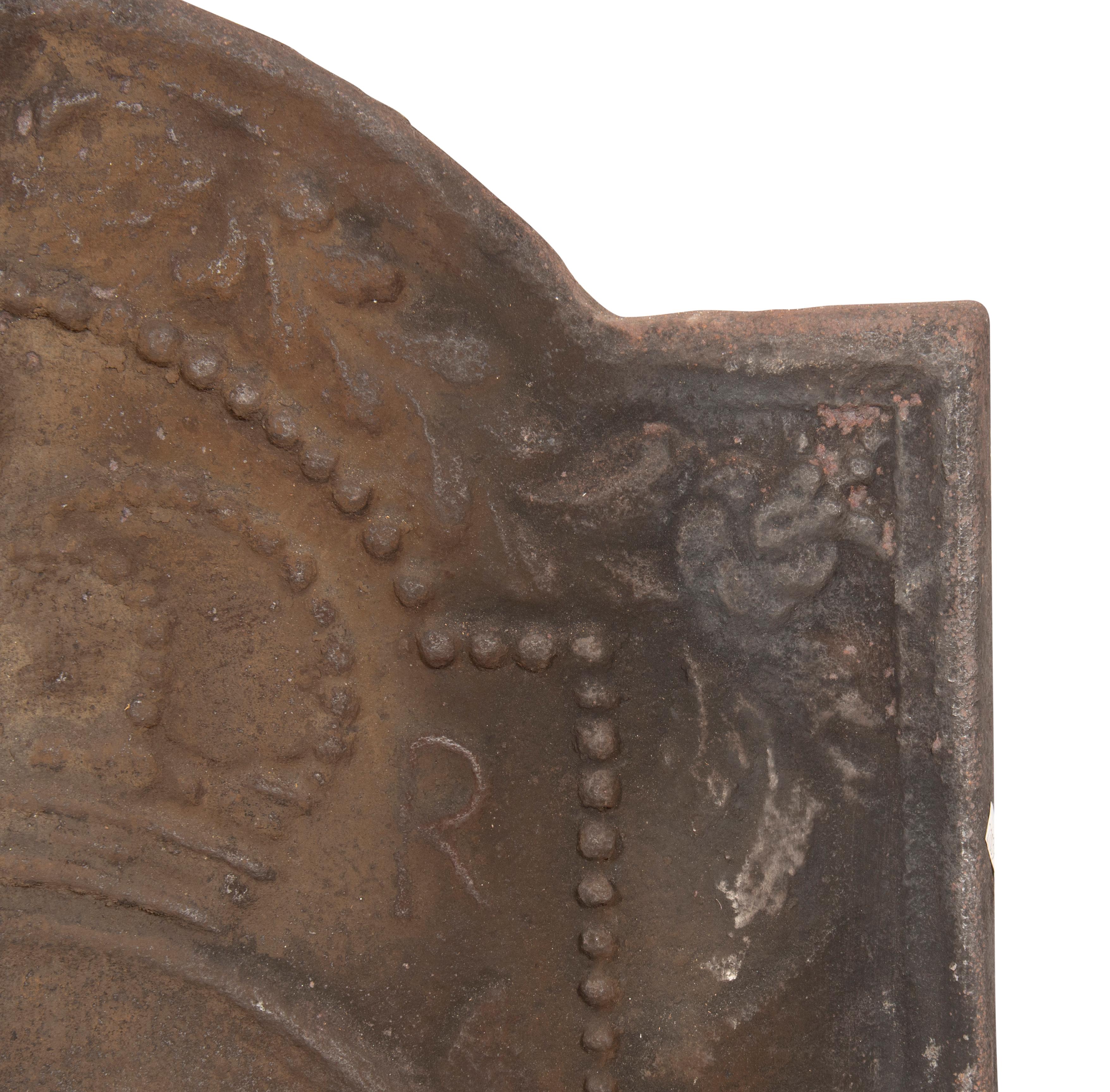 Fer Plaque de cheminée en fonte Charles II en vente