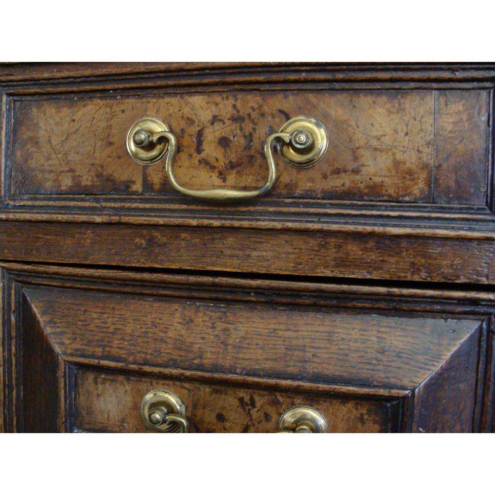 Charles II Oak and Walnut Chest of Drawers In Good Condition For Sale In Lymington, GB