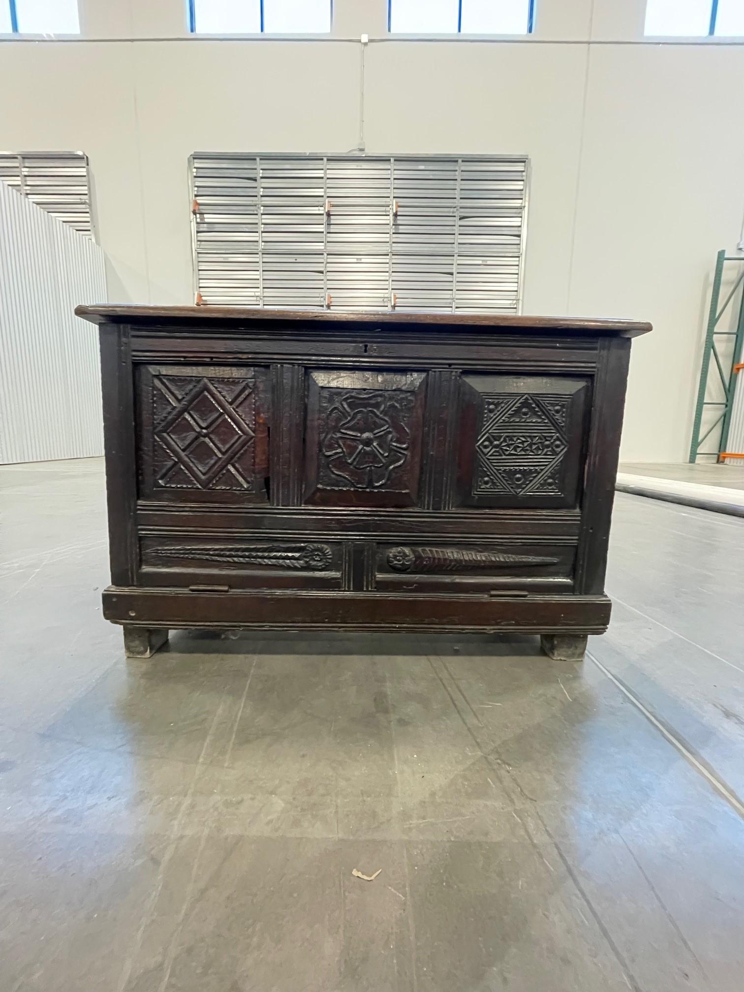Charles II Oak Coffer In Good Condition For Sale In Flower Mound, TX