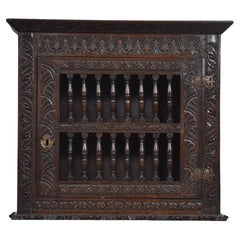 Armoire à livrée murale en chêne Charles II