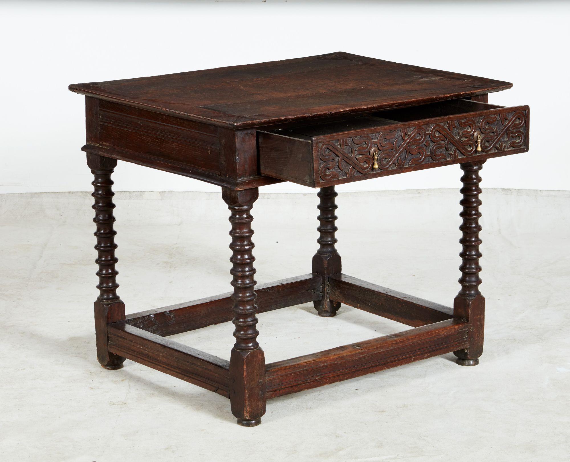Table d'appoint en chêne Charles II en vente 5