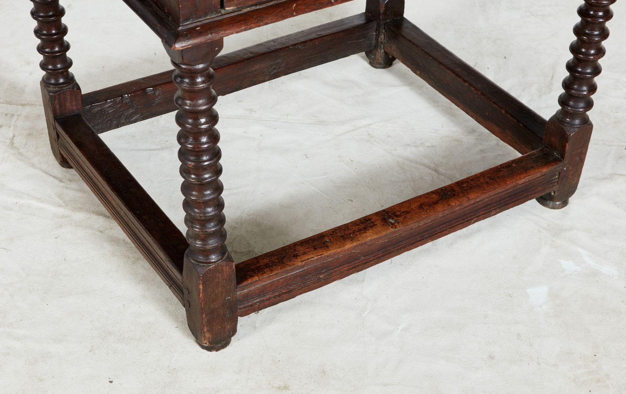 Table d'appoint en chêne Charles II en vente 6
