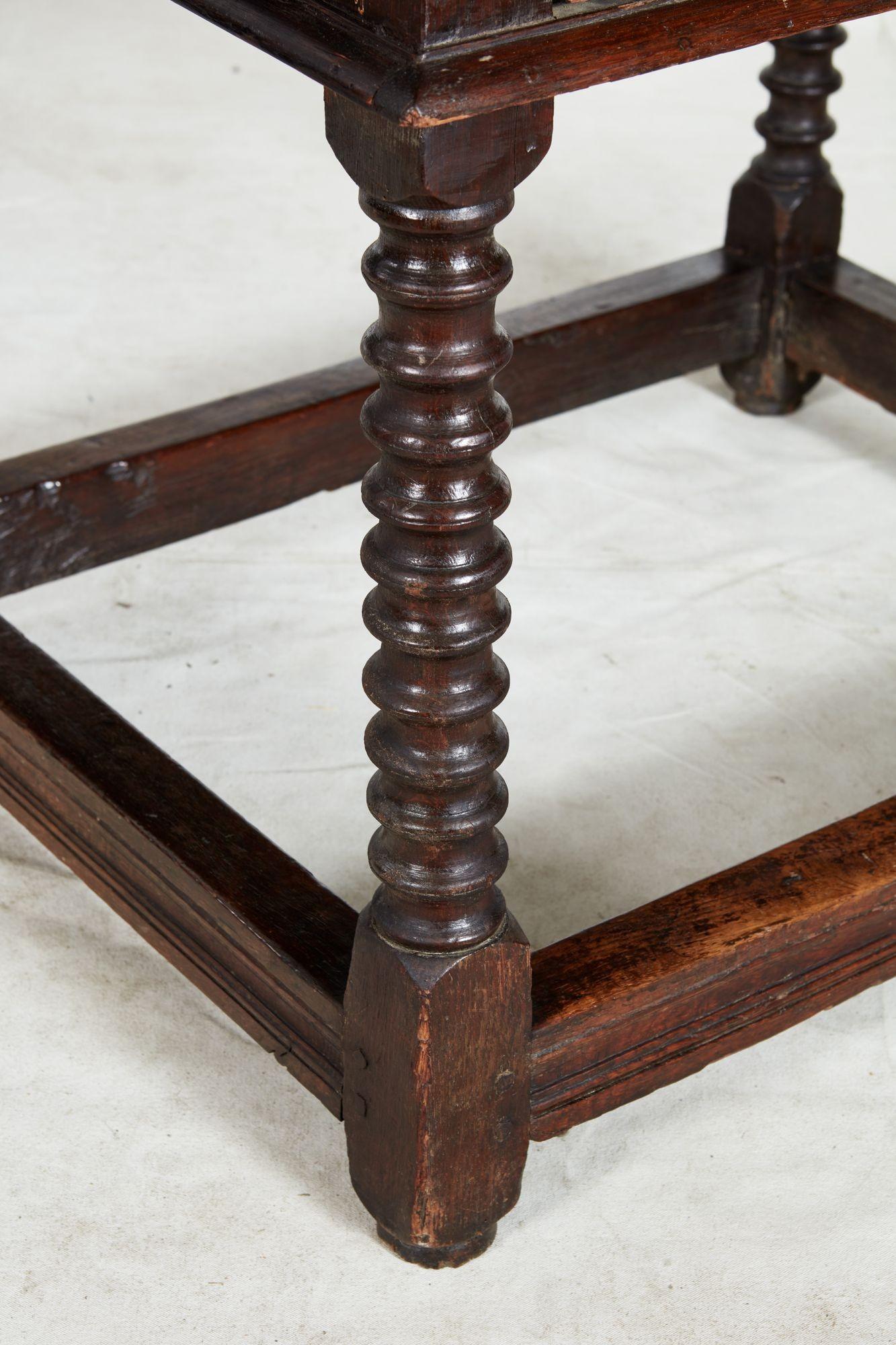 Table d'appoint en chêne Charles II en vente 7