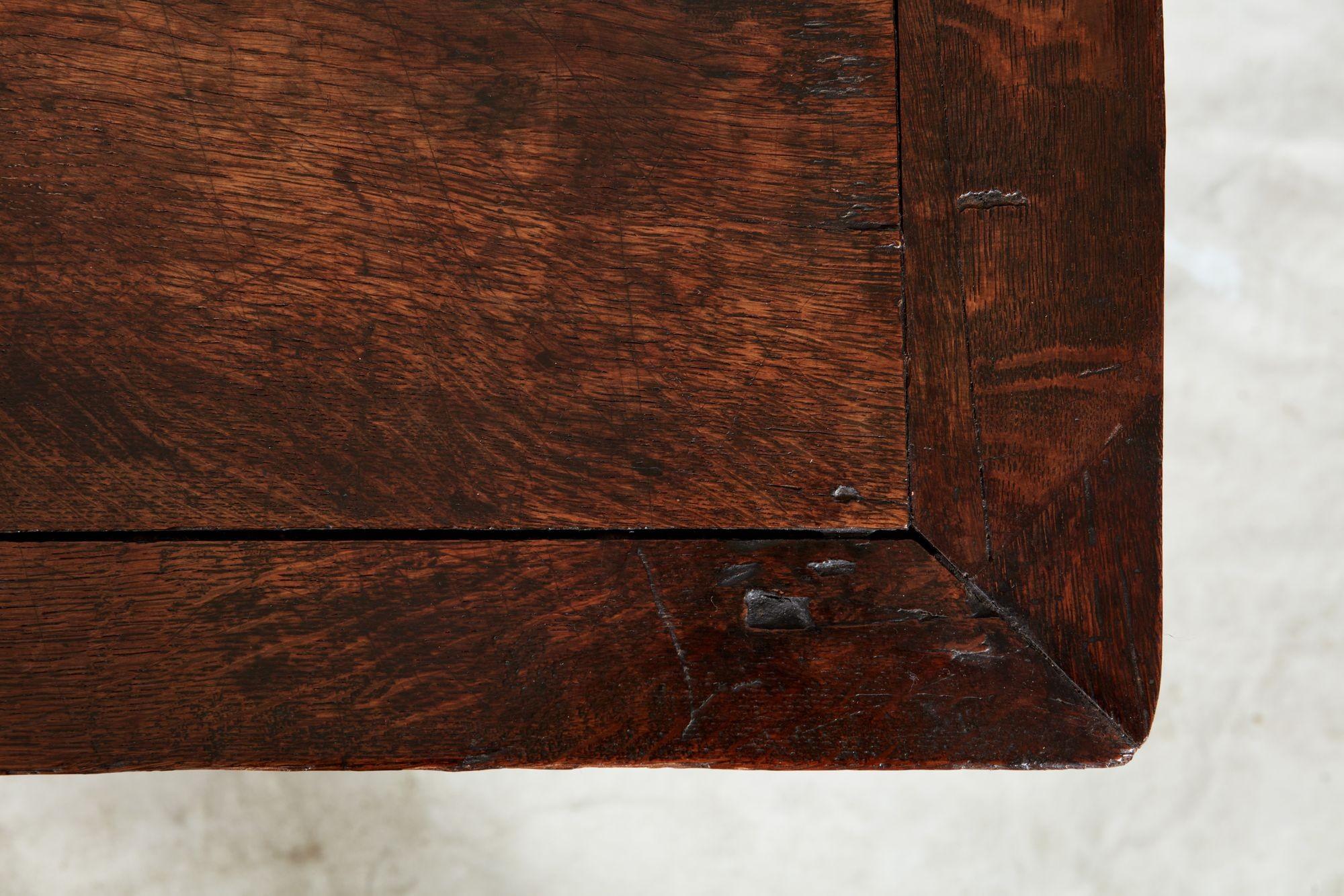 Table d'appoint en chêne Charles II en vente 10