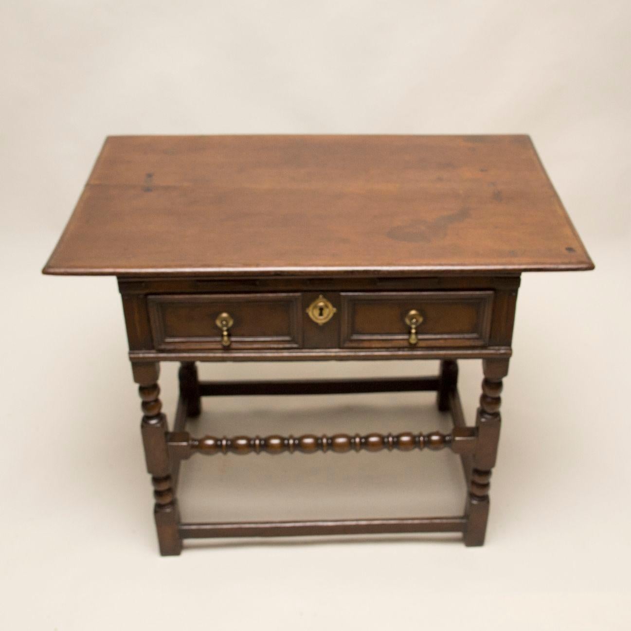 Charles II Oak Side Table In Good Condition For Sale In Greenwich, CT