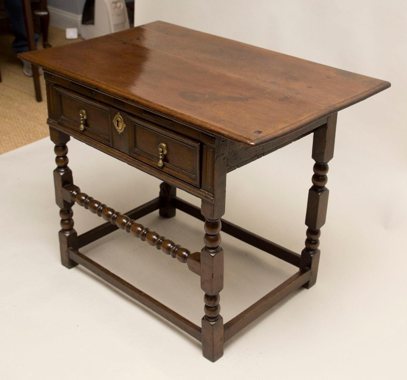Fin du XVIIe siècle Table d'appoint en chêne Charles II en vente