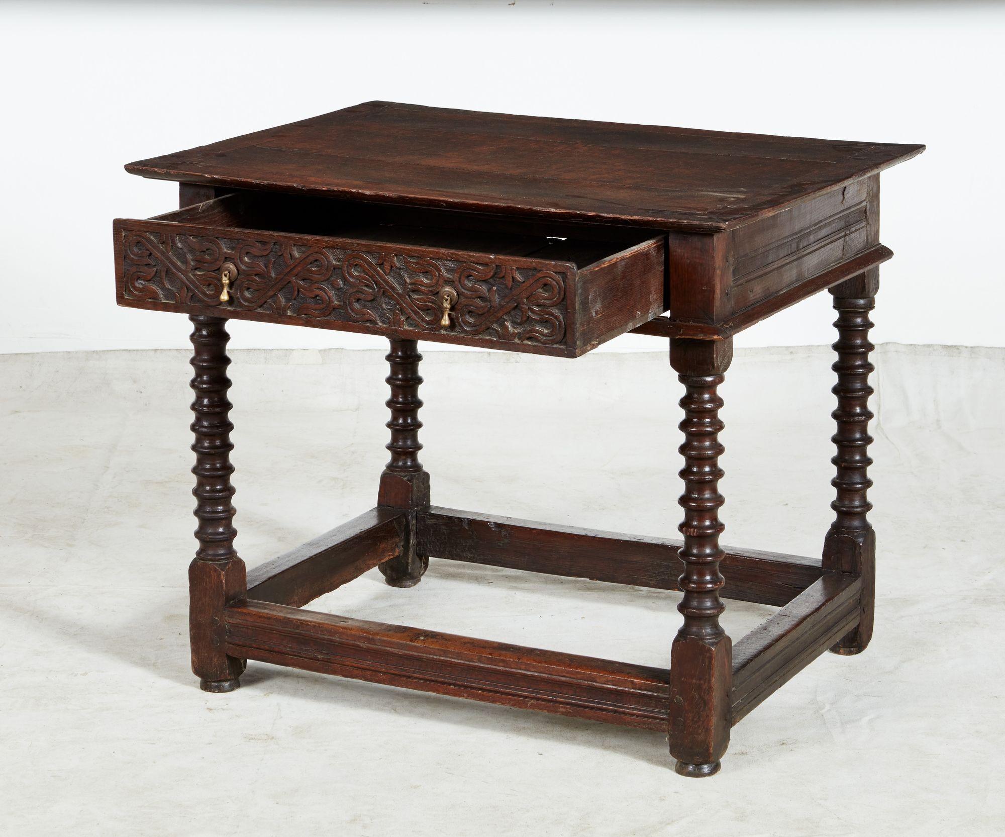 XVIIIe siècle et antérieur Table d'appoint en chêne Charles II en vente