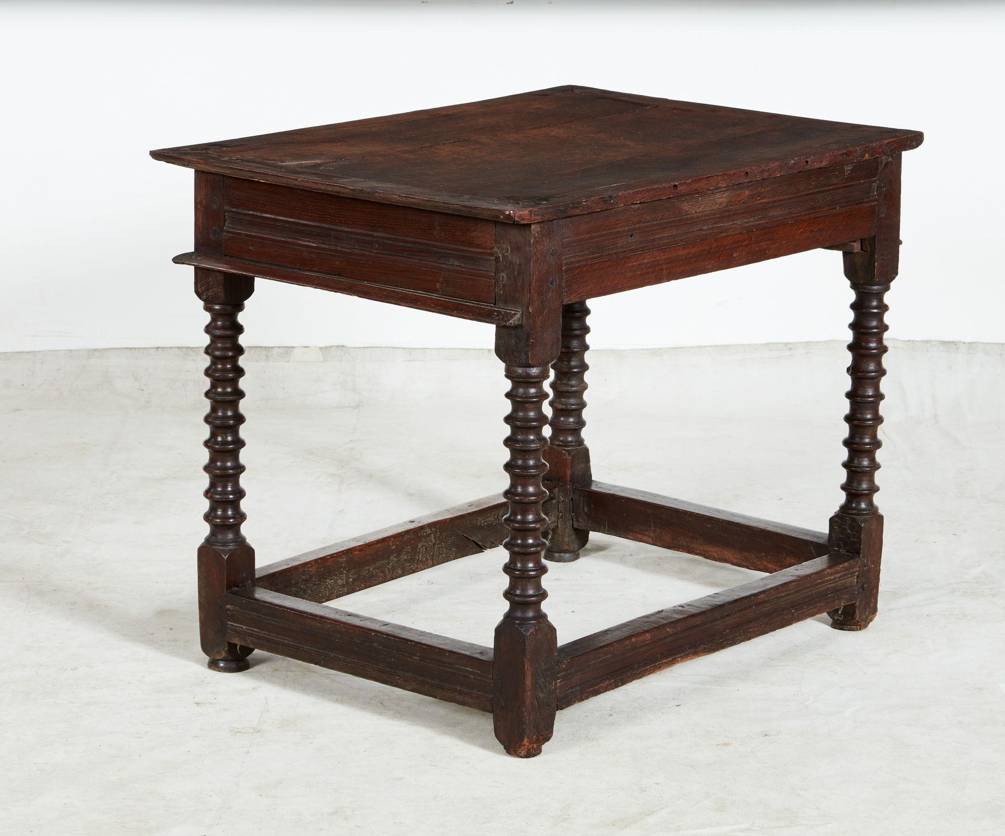 Table d'appoint en chêne Charles II en vente 1