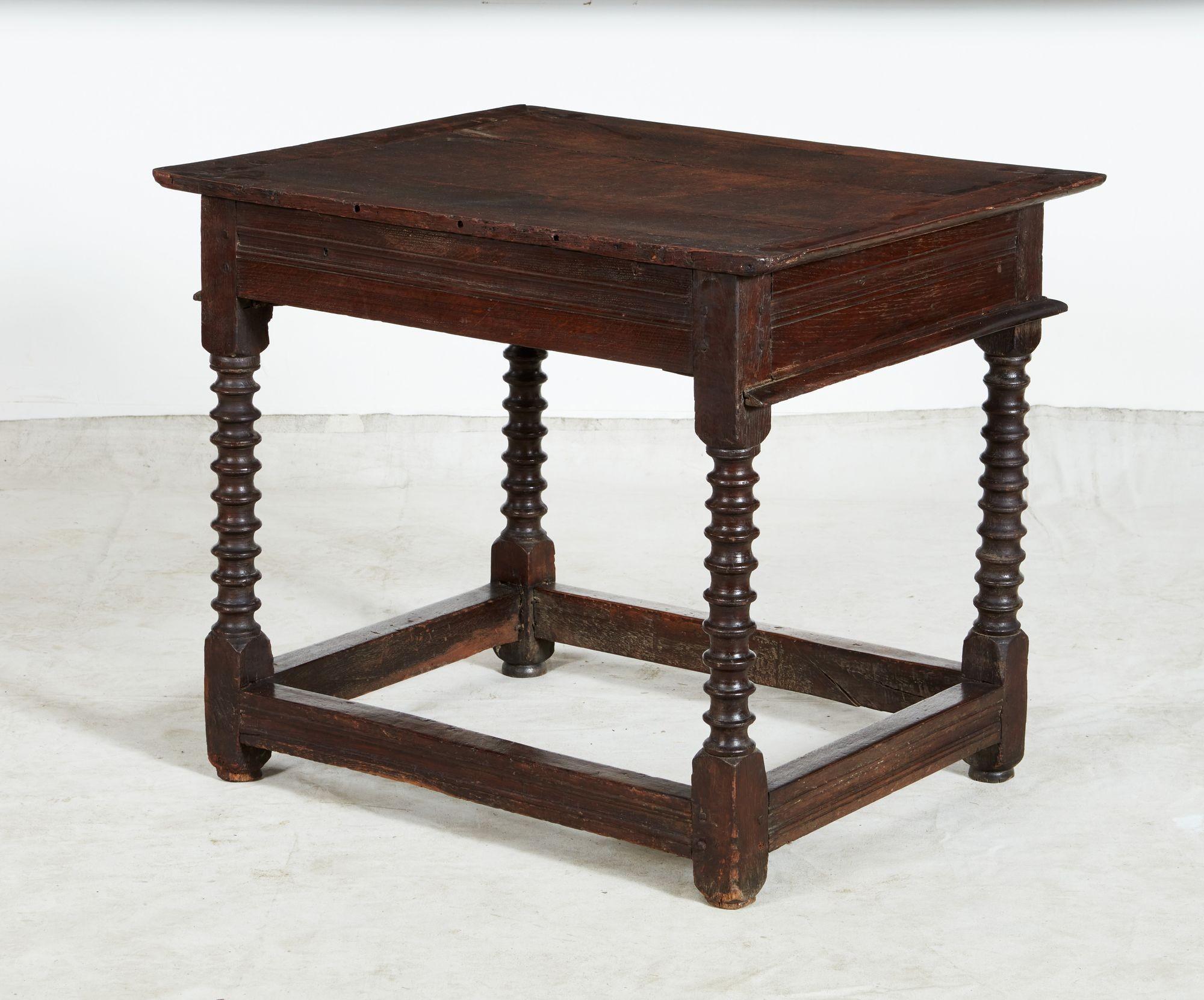 Table d'appoint en chêne Charles II en vente 3