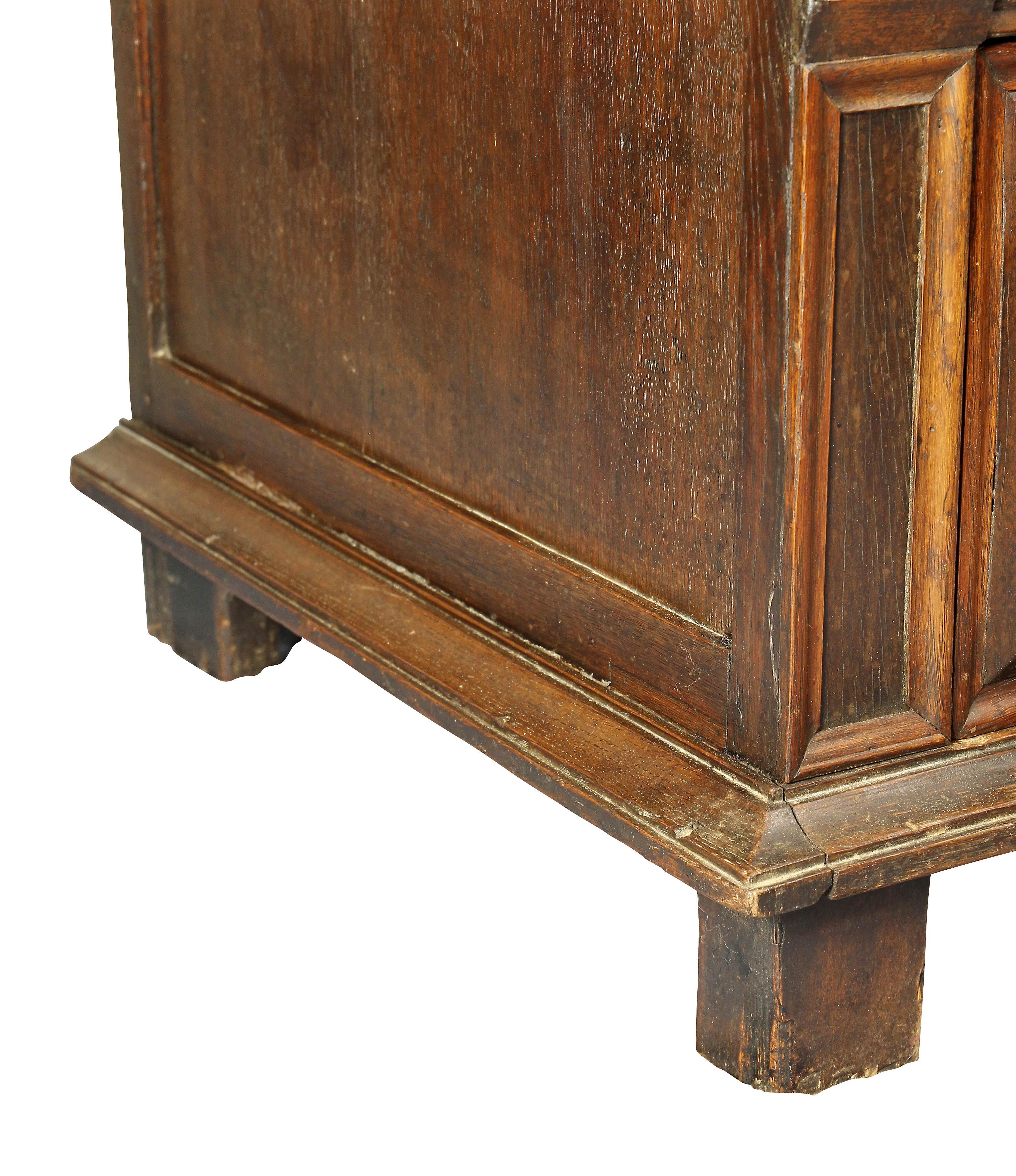 Charles II Palisander and Oak Chest of Drawers 1