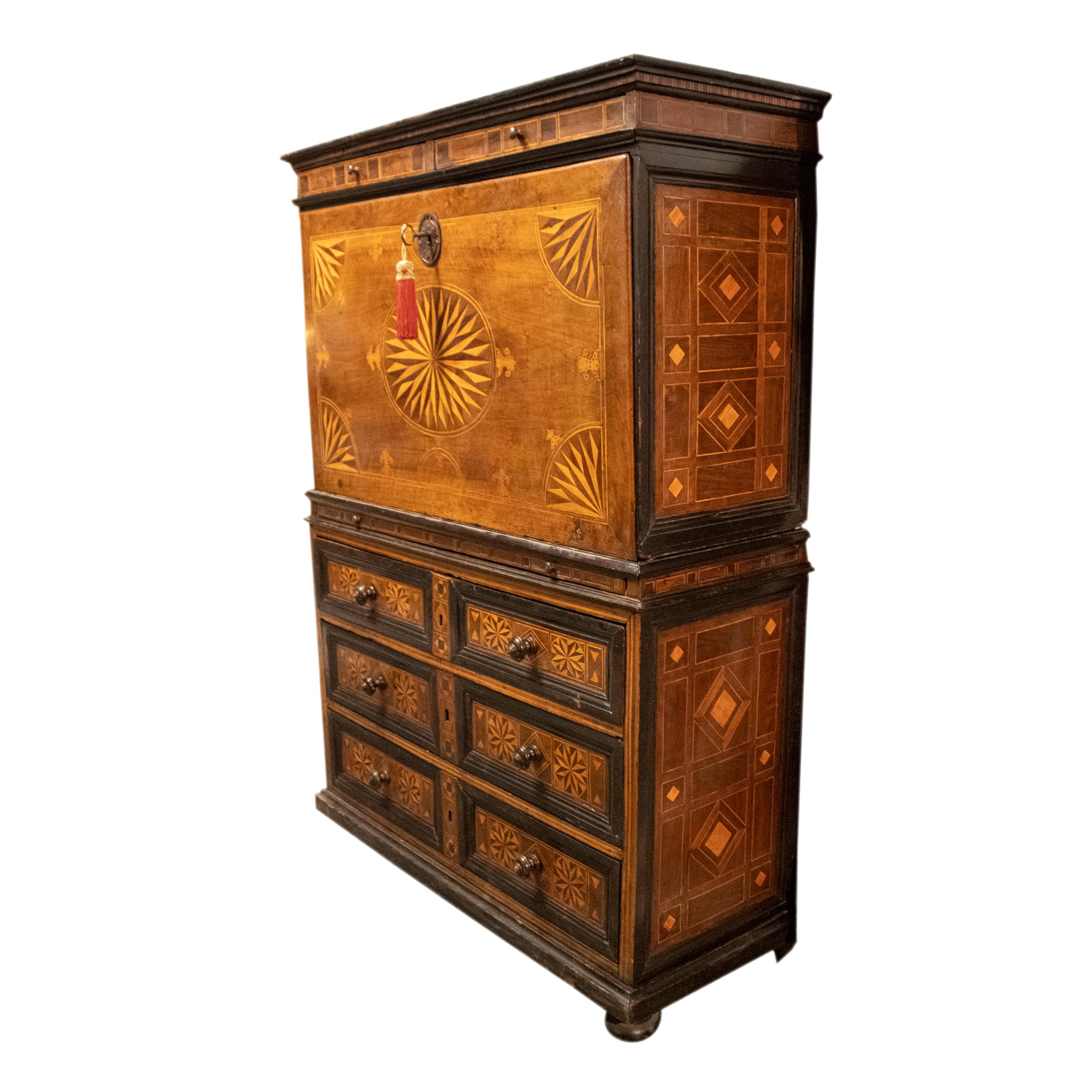 Secretaire Charles IV con cassetti intarsiati. Spagna, 18° secolo. in vendita 3