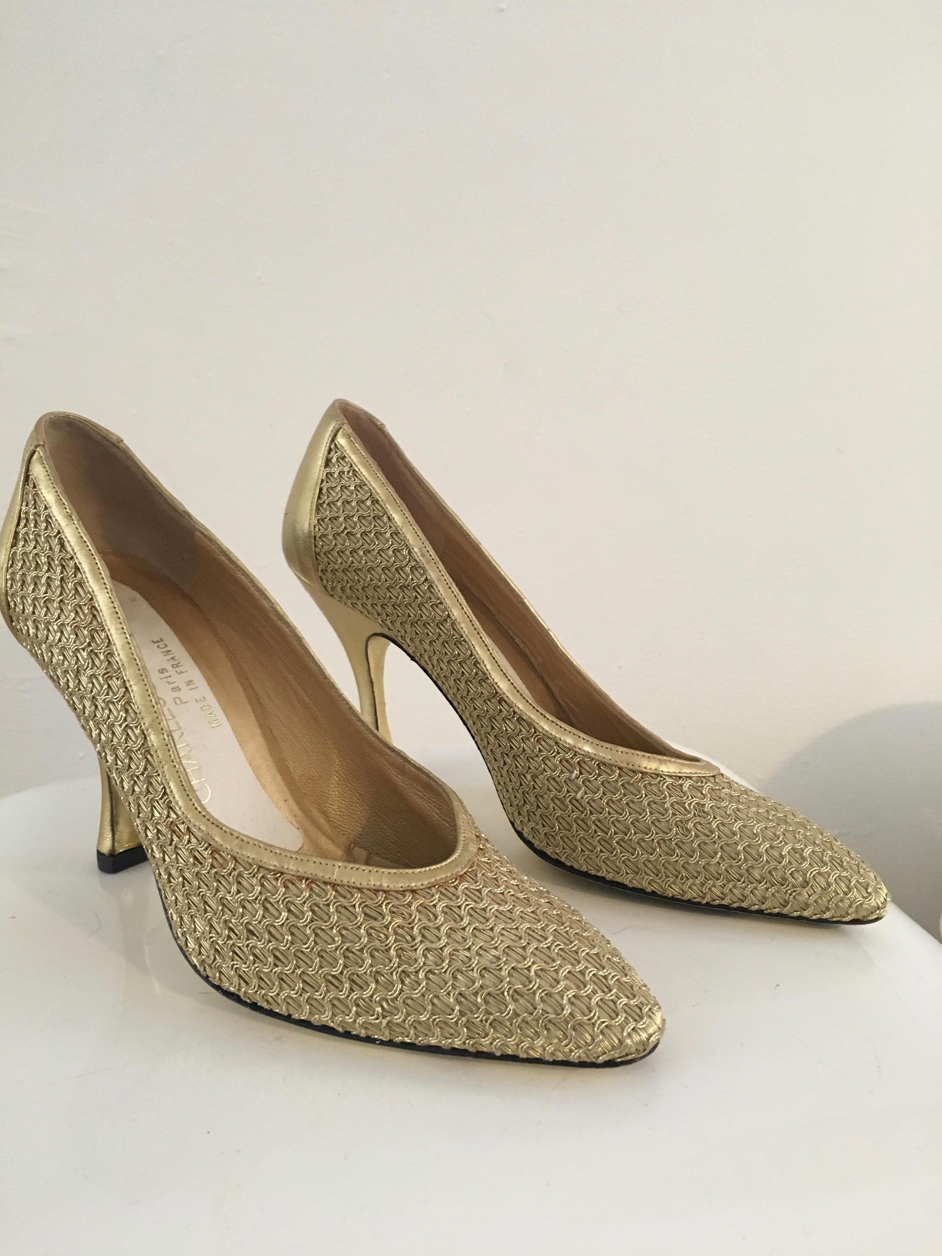 Brown Charles Jourdan 1980s Gold Pumps Size 7M. For Sale