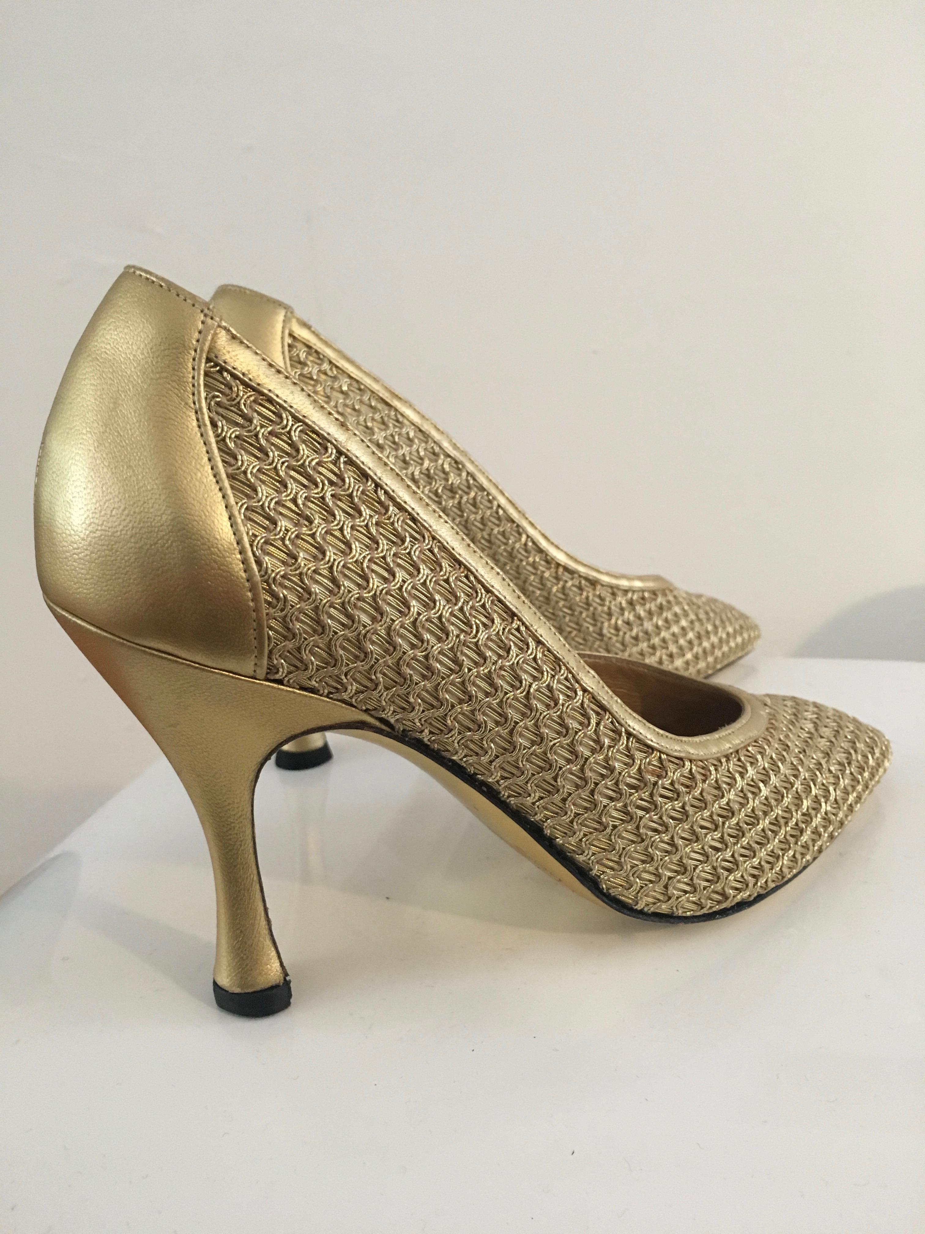 Women's or Men's Charles Jourdan 1980s Gold Pumps Size 7M. For Sale