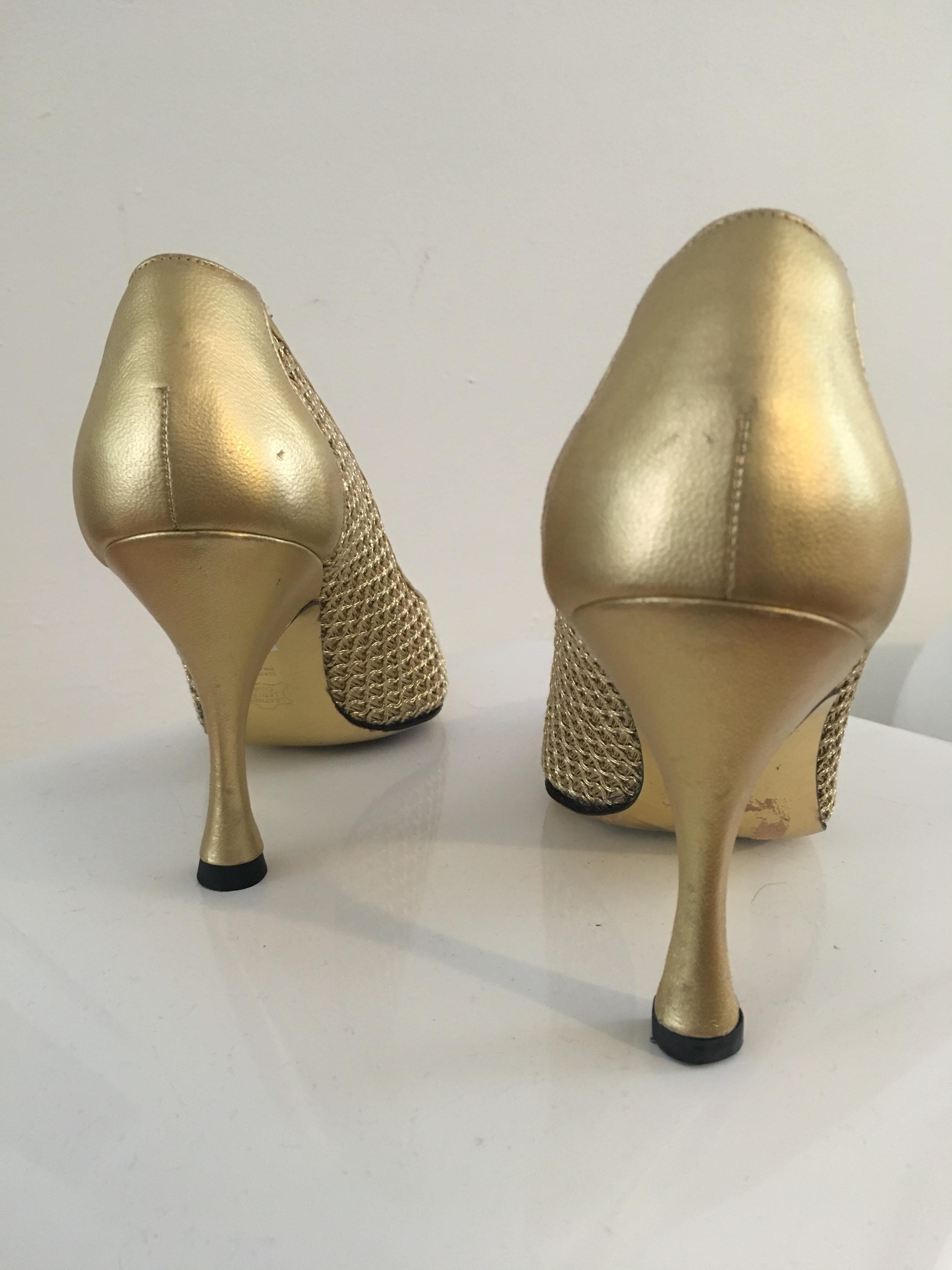 Charles Jourdan 1980s Gold Pumps Size 7M. For Sale 1