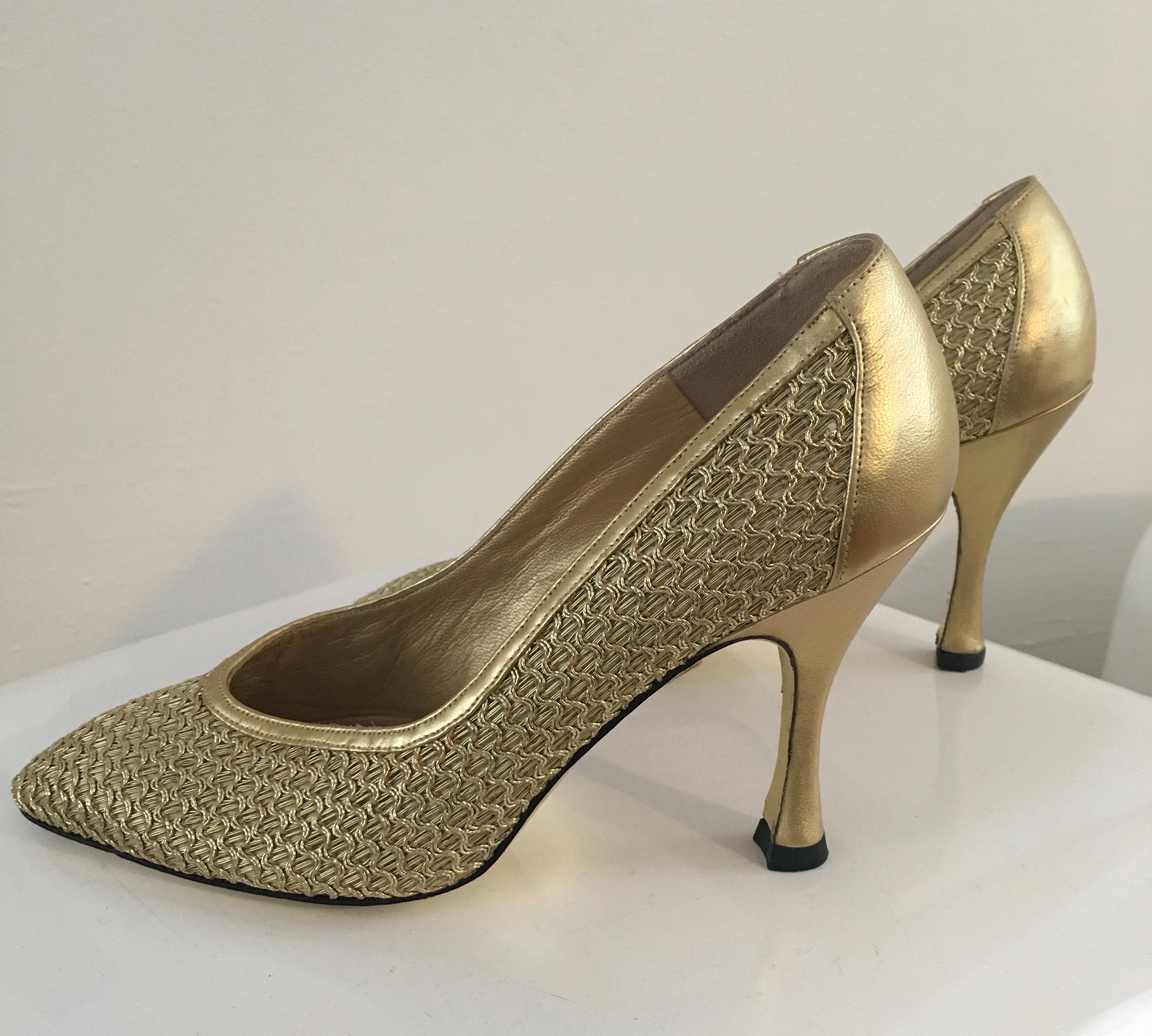 Charles Jourdan 1980s Gold Pumps Size 7M. For Sale 3