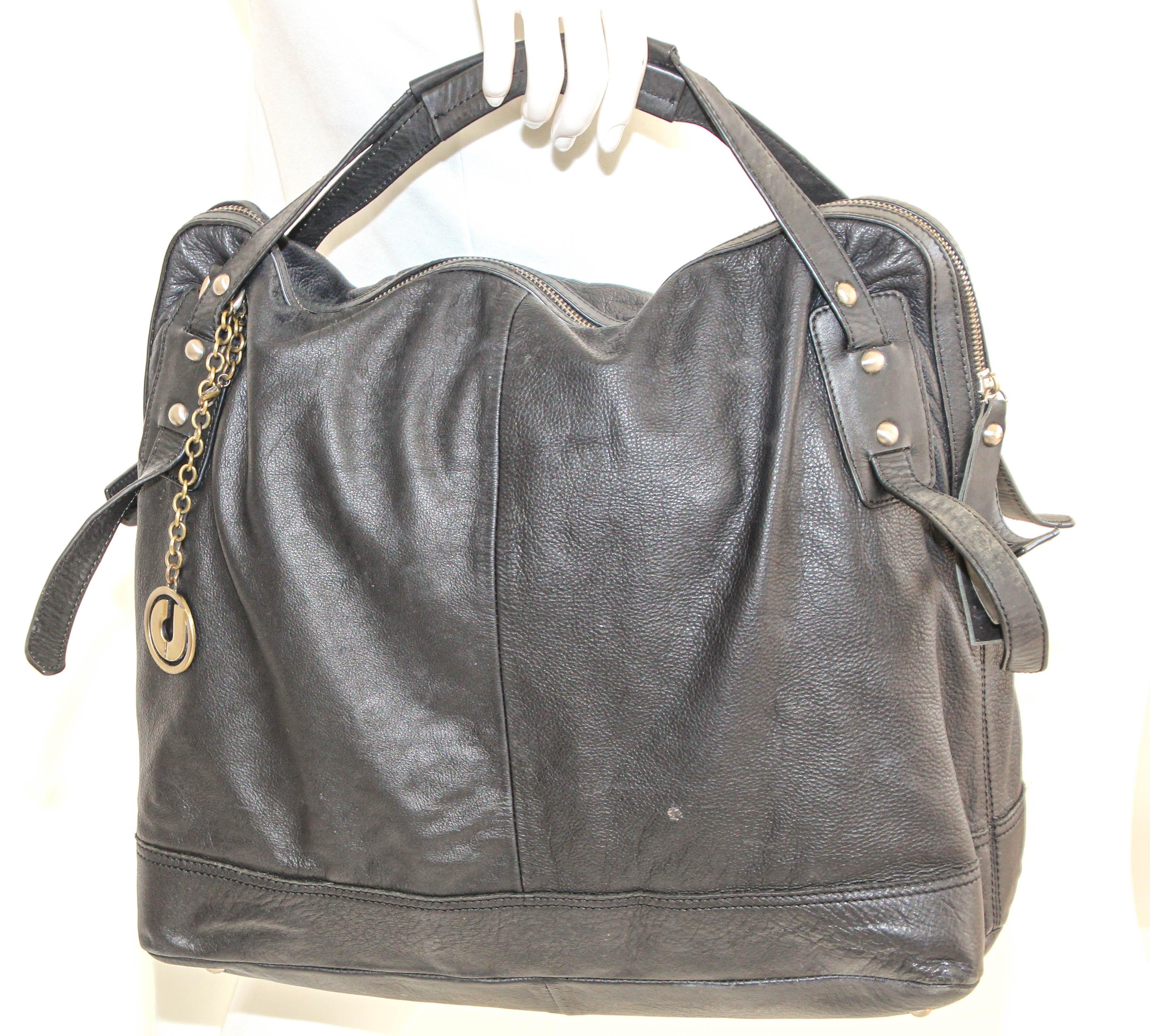 Charles Jourdan Black Leather Zip Satchel Bag.
Calfskin black Hobo Classic Large Handle Computer Bag.
Vintage Charles Jourdan tote bag in soft leather with top zipper and two leather handles.
It is in good pre-owned good condition, some light