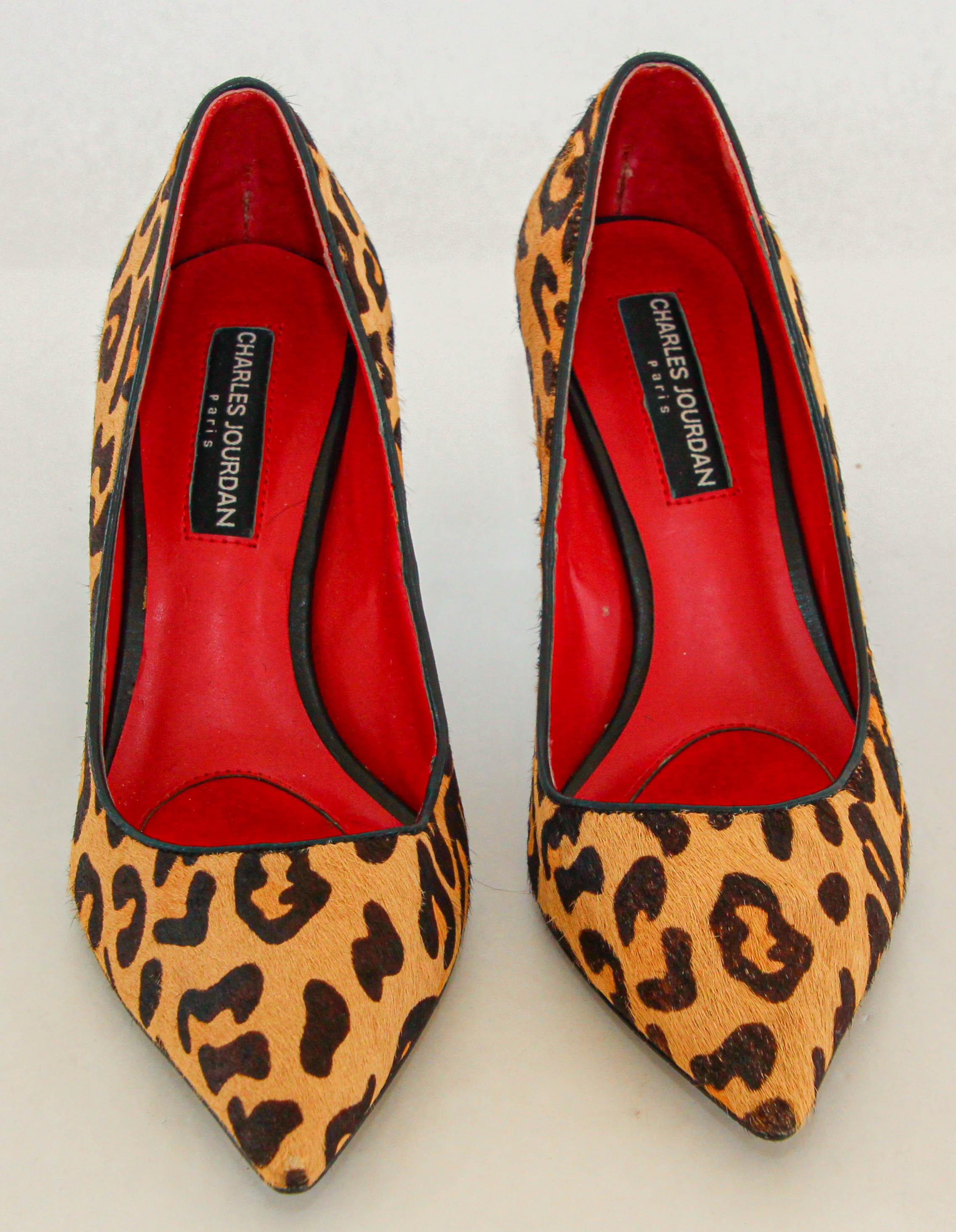 Charles Jourdan Paris Leopard Print Pony Hair heels Pumps.
Marked Charles Jourdan Paris, made in France.
Animal print leopard heels
Leopard Print Pony Hair heels Pumps.
HEEL: 2. 3/4