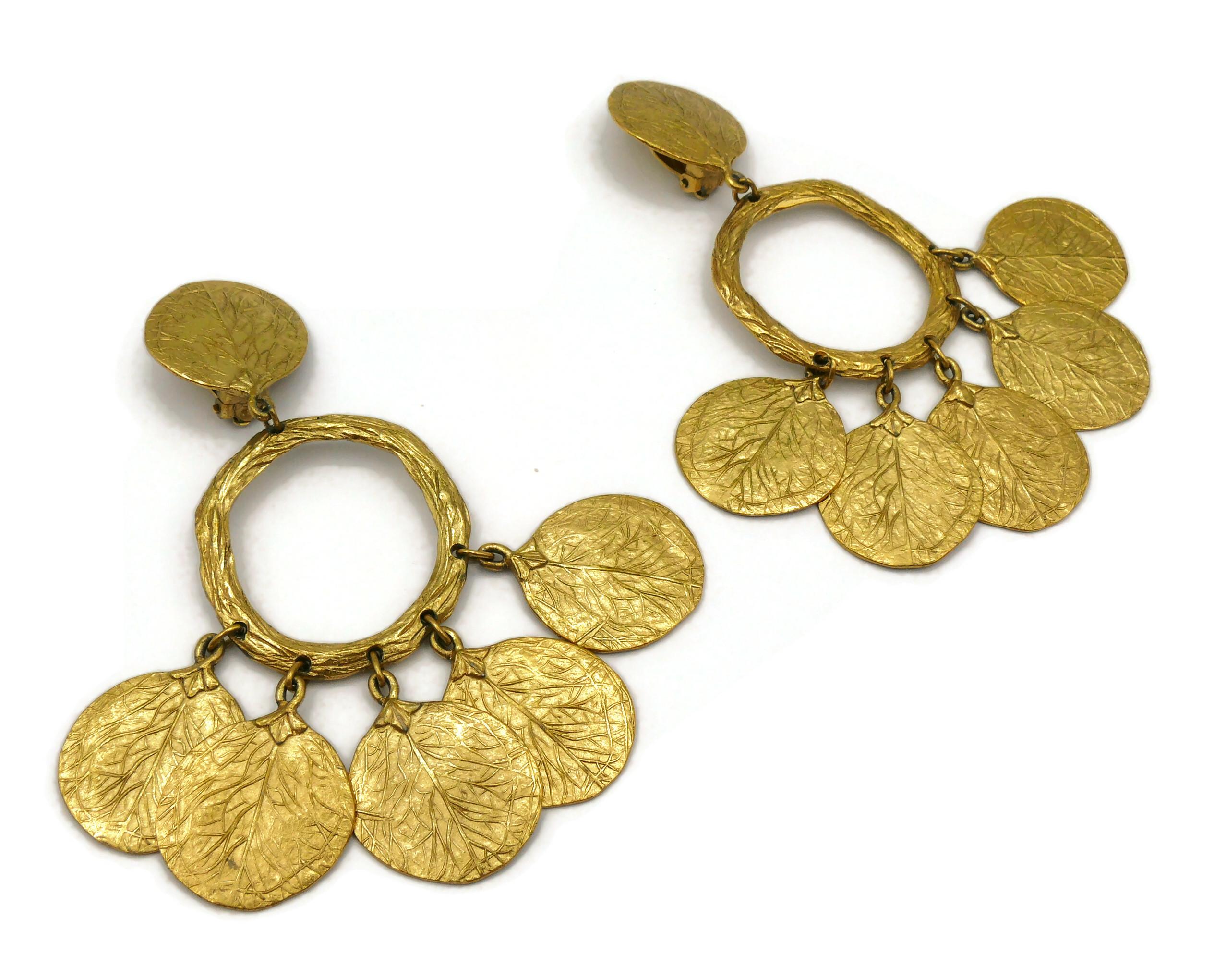 Boucles d'oreilles pendantesHARLES JOURDAN Vintage Gold Tone Charm Bon état - En vente à Nice, FR