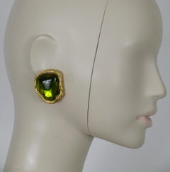 CHARLES JOURDAN Vintage Gold Tone Resin Cabochon Clip-On Earrings