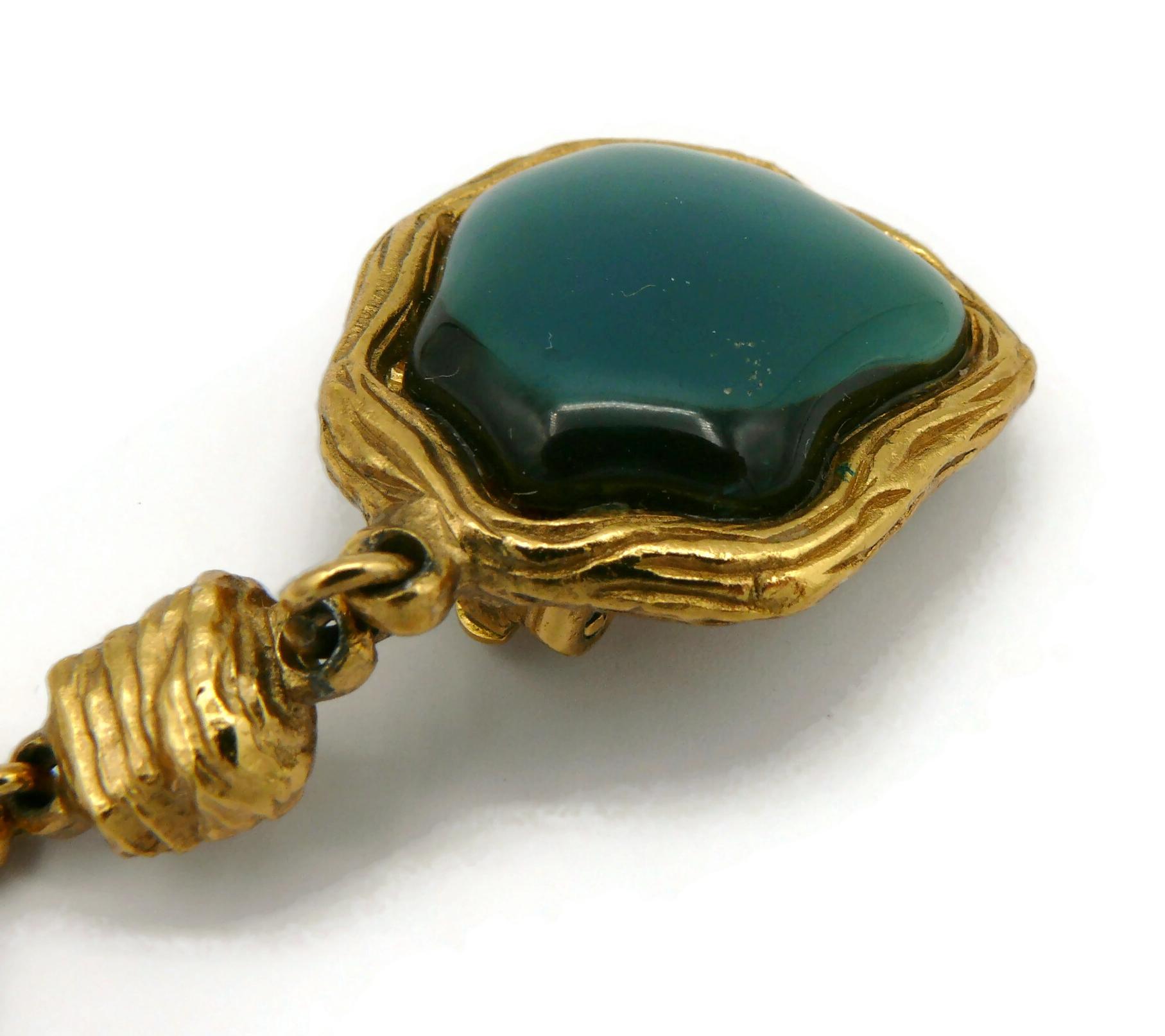 CHARLES JOURDAN - Boucles d'oreilles pendantes vintage avec cabochons en résine dorée en vente 3