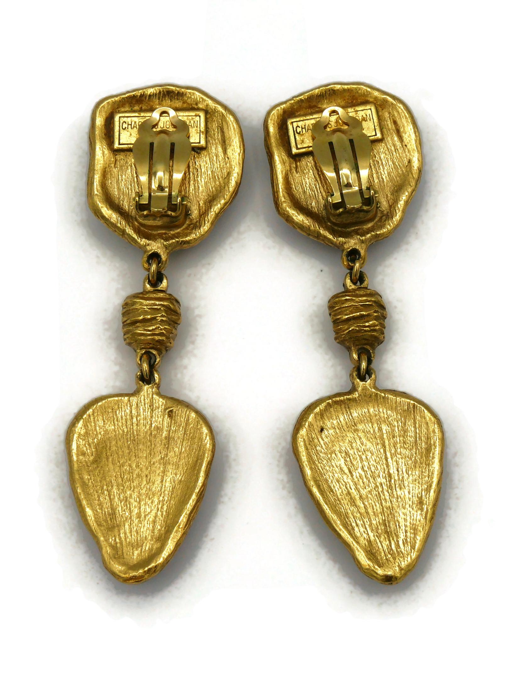 CHARLES JOURDAN - Boucles d'oreilles pendantes vintage avec cabochons en résine dorée Pour femmes en vente