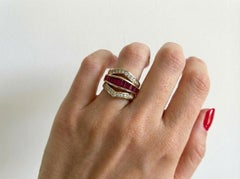 Charles Krypell Anillo de oro de 18 quilates con rubí, diamante y Chevron