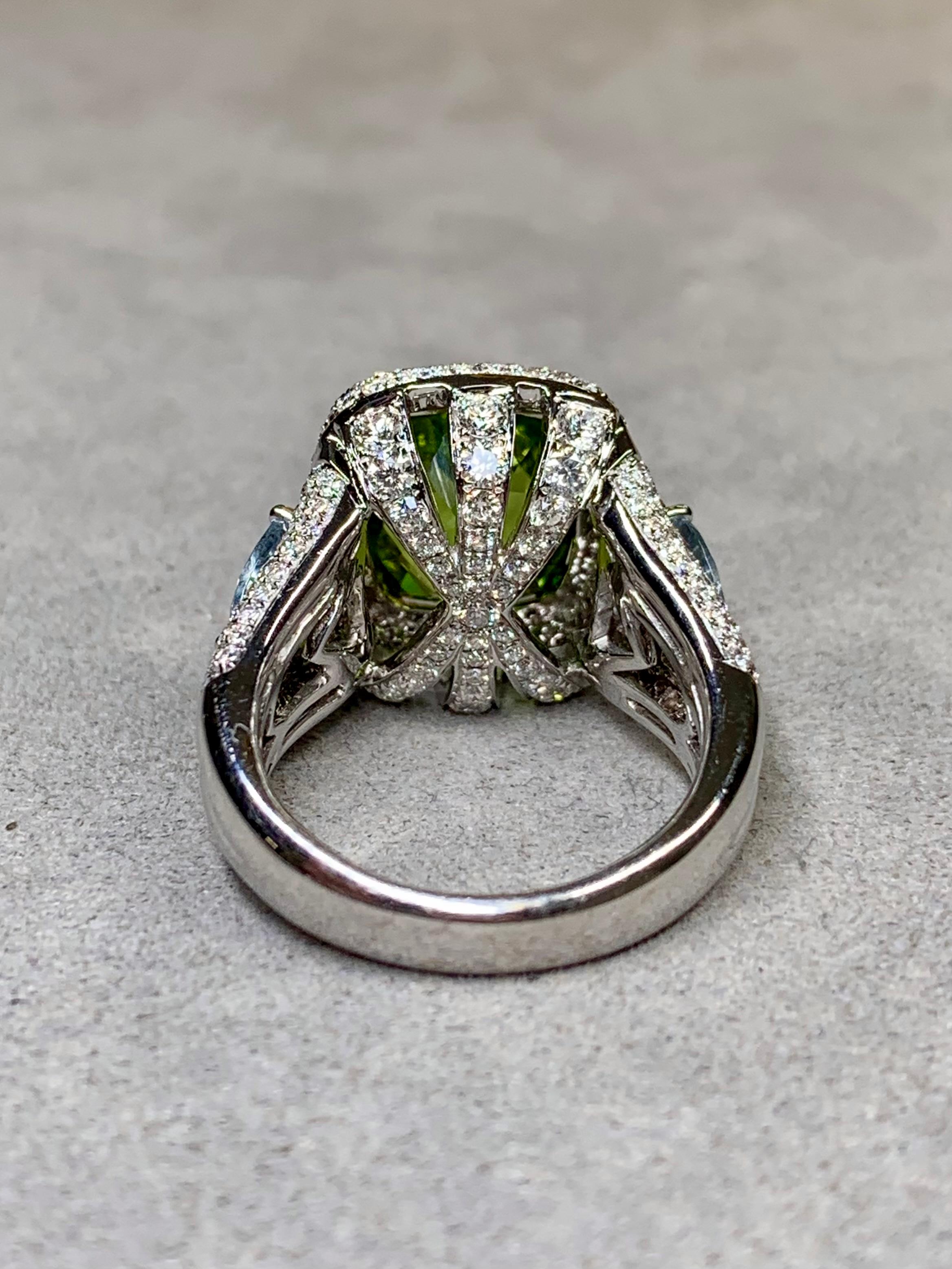 Charles Krypell 18K Peridot Aquamarin Diamant Dreistein-Cocktailring 8,83ctw (Kissenschliff) im Angebot