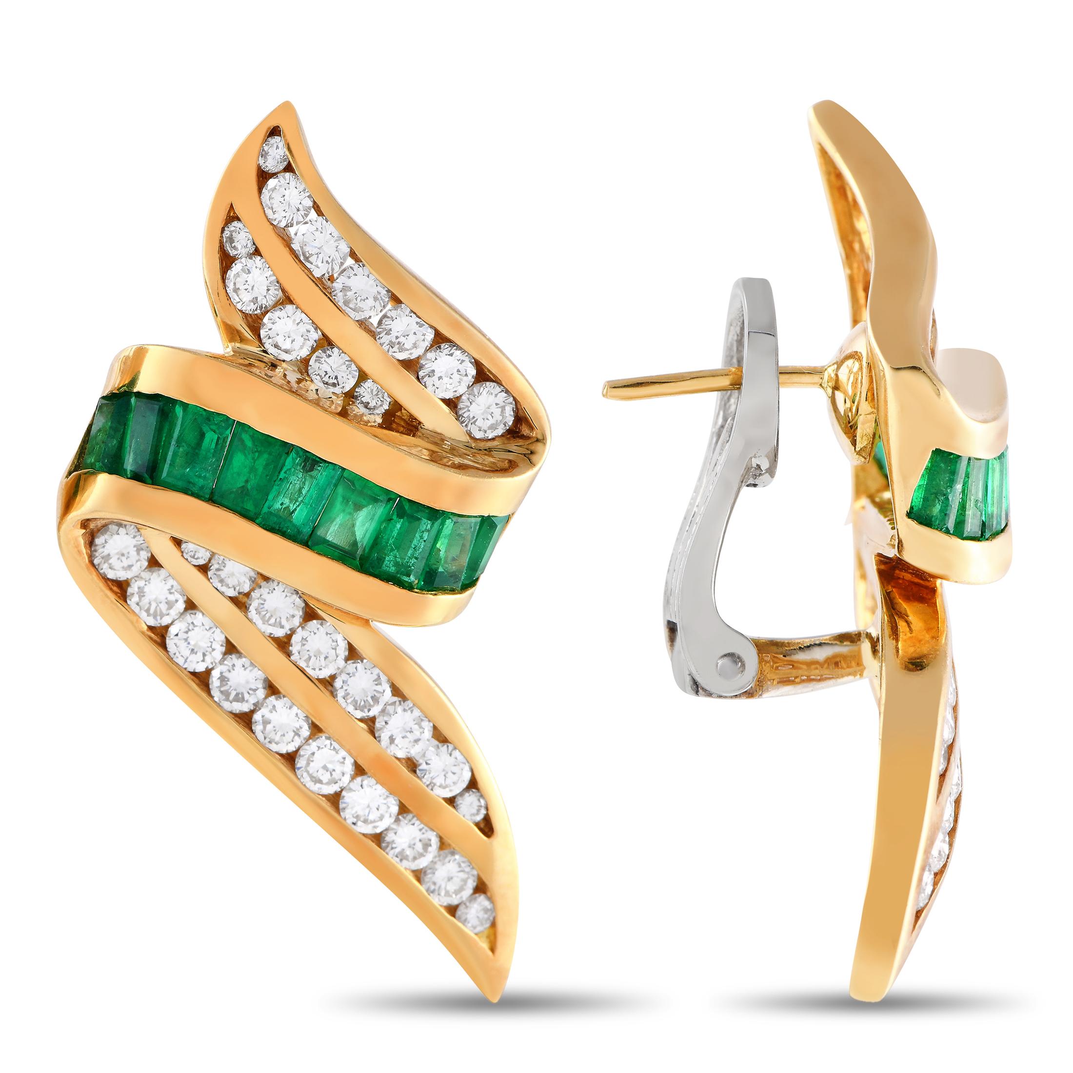 These stunning Charles Krypell earrings possess a distinct sense of movement. Each one features a gracefully curved 18K Yellow Gold setting that measures 1.25” long and .75” wide. Sparkling diamonds with a total weight of 2.50 carats make them